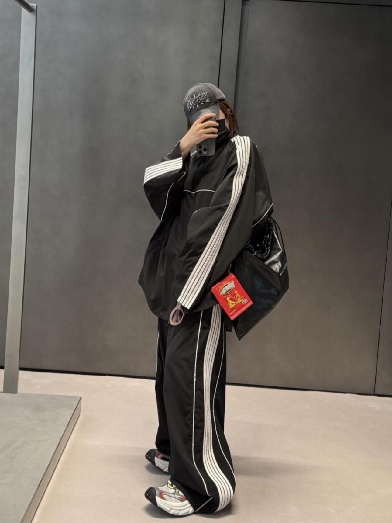 Balenciaga/巴黎世家 25Fw 
圆环五杠立领夹克外套 上身咨询图ℹ️