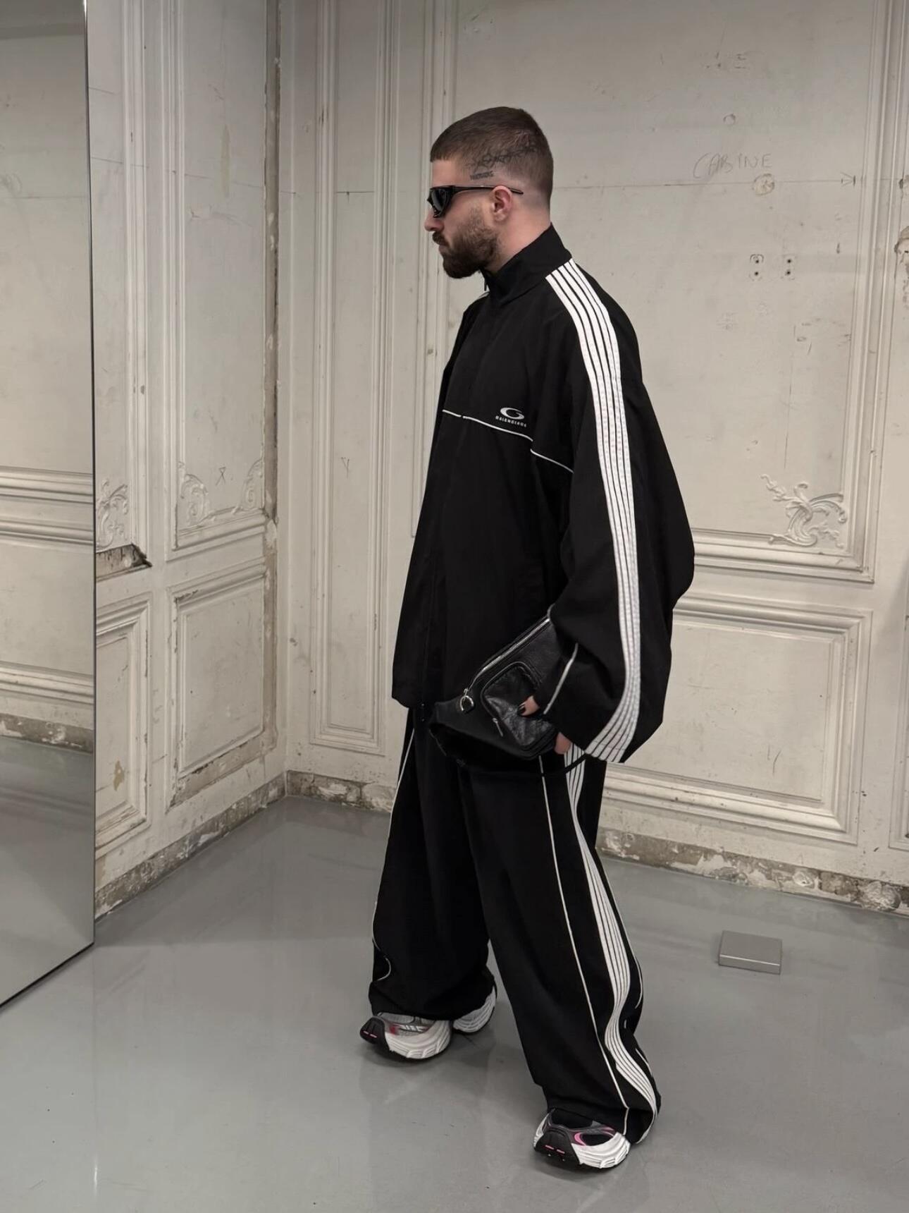 Balenciaga/巴黎世家 25Fw 
圆环五杠立领夹克外套 上身咨询图ℹ️