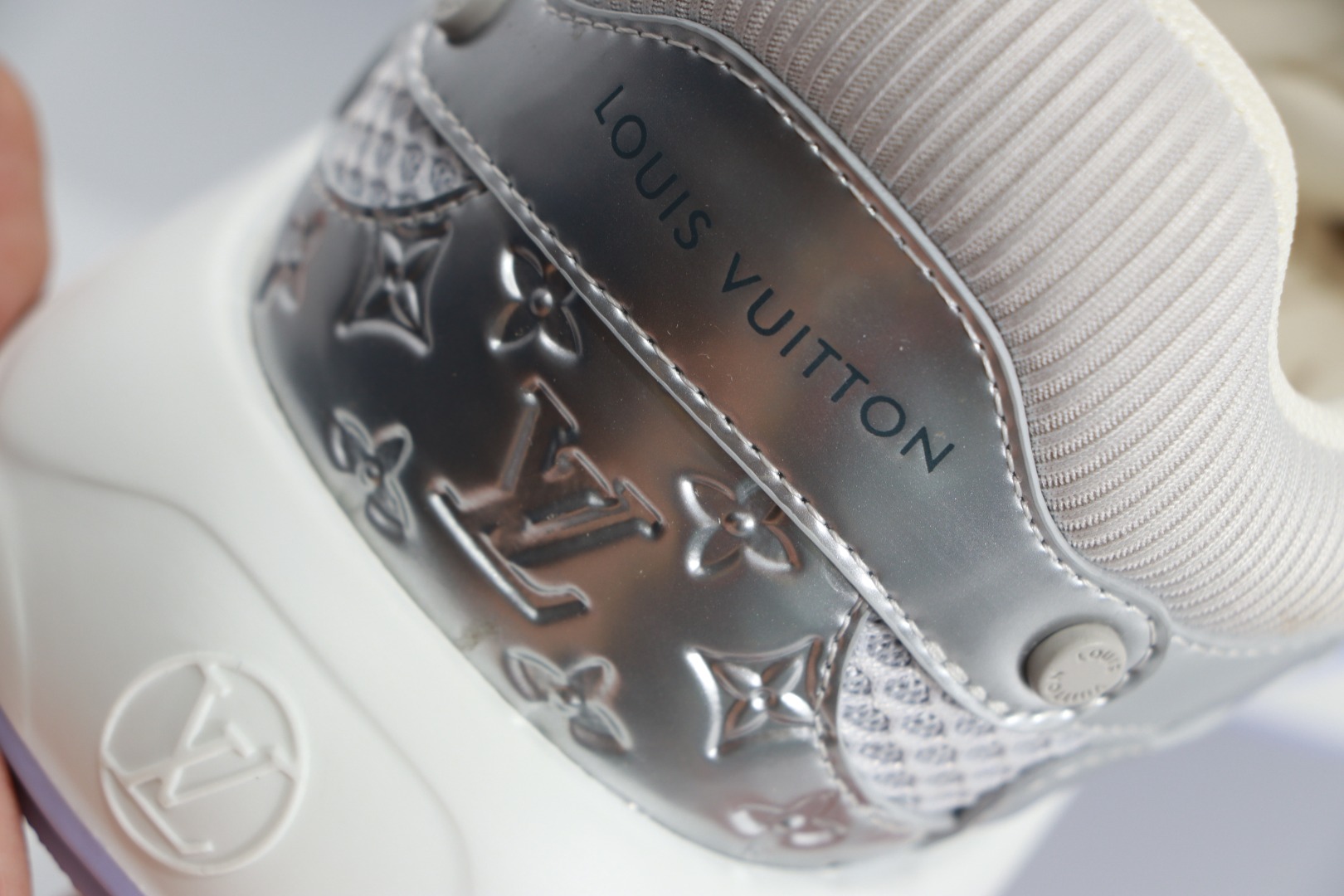 1v Olympia运动鞋-银紫色 轻盈EVA外底+Monogram压纹设计