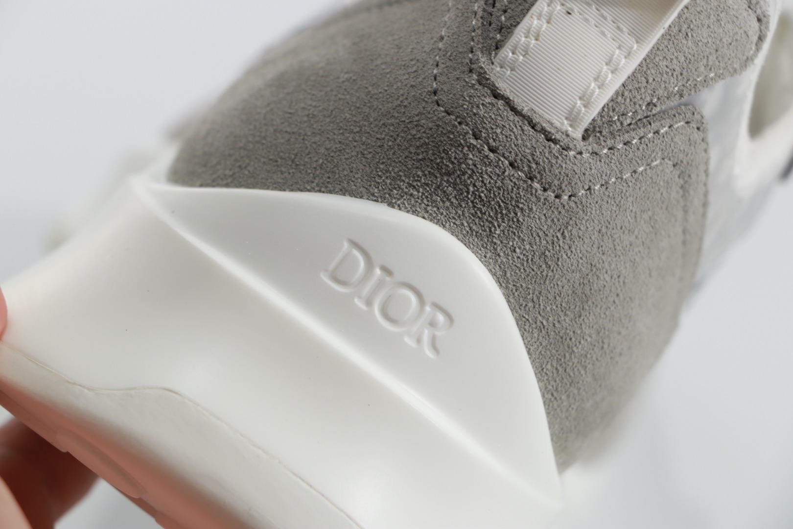 Dior B25-翻毛皮灰 翻毛皮/光滑牛皮革鞋身搭配米色/黑色Oblique提花印花