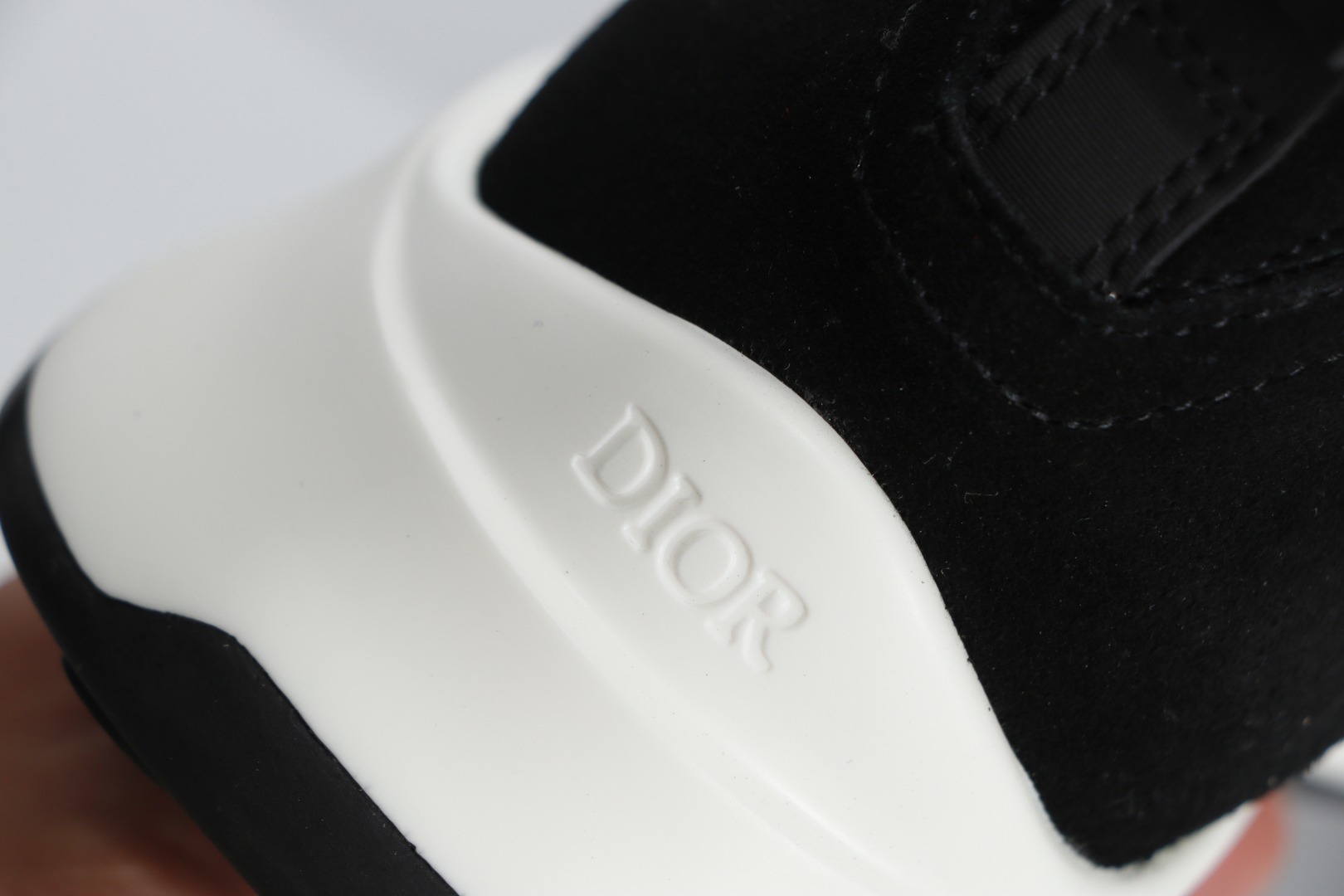 420 Dior B25-翻毛皮黑 翻毛皮/光滑牛皮革鞋身搭配米色/黑色Oblique提花印花