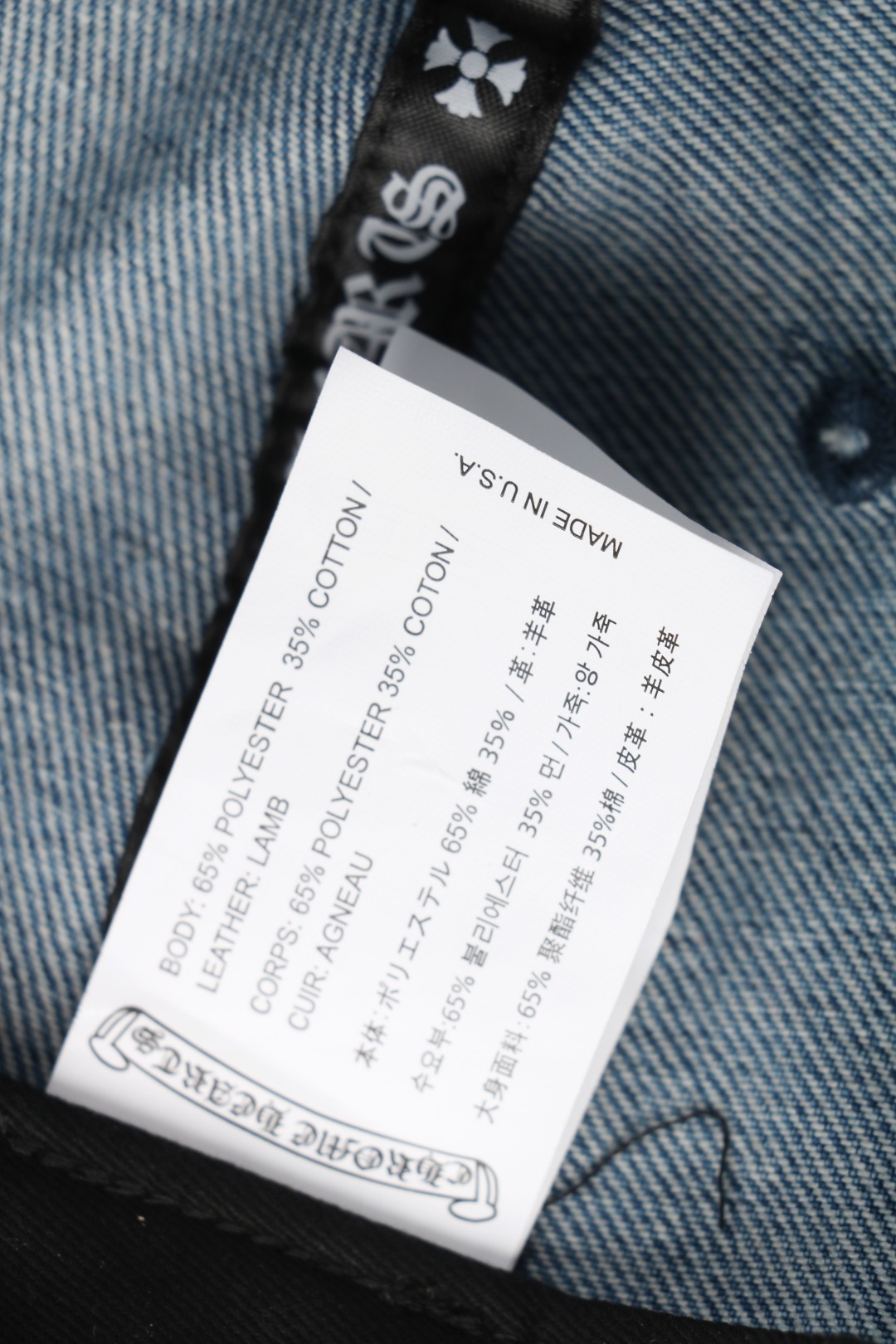 图片[6]-#Chrome Hearts/克罗心 藤蔓宝剑图案帽子 -帽顶金属部件采用925纯银开模铸造，真925纯银 这款高定鸭舌帽将银器制作工艺与街头服饰完美结合，采用收藏级制作标准和两款限定配色，专为追求极致品质与独特风格的配饰玩家而设计，采用进口高密浮雕5000针精密刺绣，创造出极具质感的立体效果，帽顶金属部件采用925纯银开模铸造，确保长期使用仍保持光泽，分别选用古董单宁织机产的靛蓝面料和仿古车间专属研发的梭织条纹面料，帽檐采用植鞣皮革滚边工艺，帽后调节带压印品牌全称标识，版型设计经过精心调整，适合大多数头形，同时提供良好的穿戴体验 尺码：可调节-选品中心