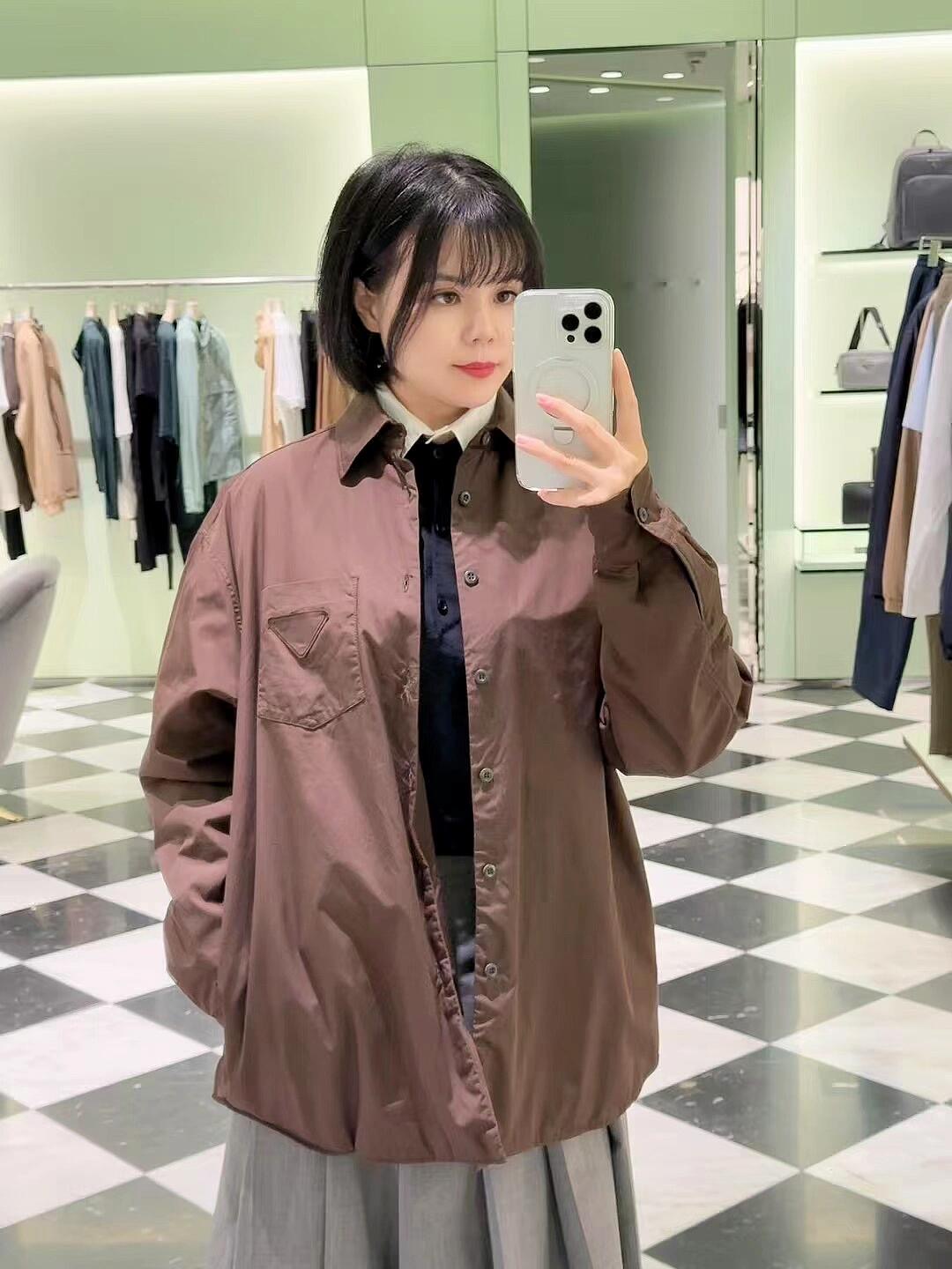 Prada/普拉达 口袋倒三角棉服外套
上身效果#