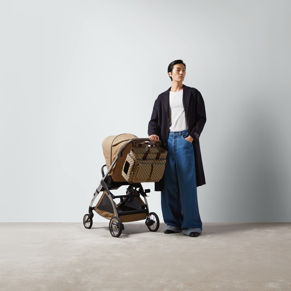 Gucci mother and baby bag is made of beige and ebony classic GG canvas. The brand logo pattern and classic webbing complement each other, showing