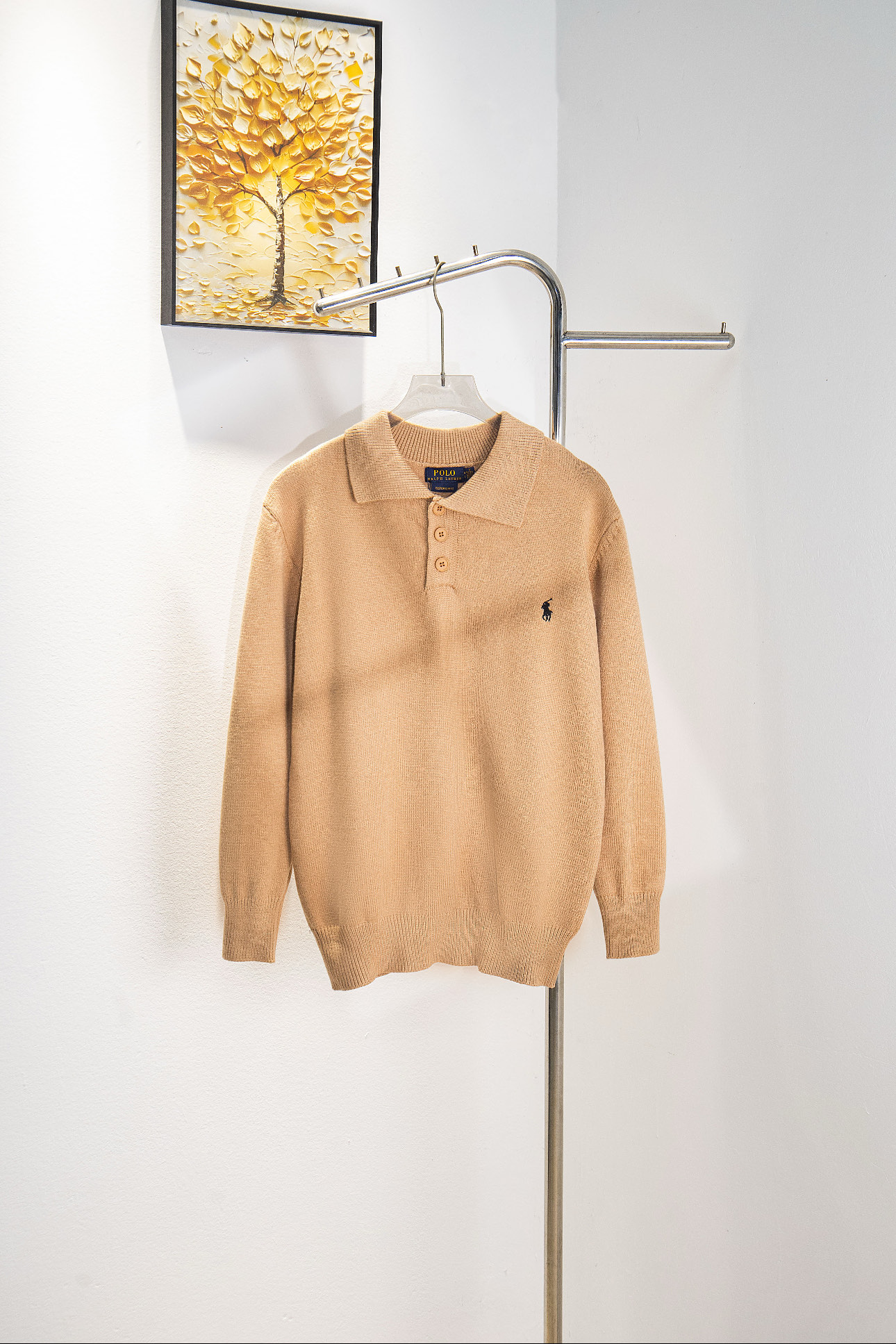 🅿️215
款号:Y258
拉夫劳伦POLO麻花版纽扣开胸毛衣每一年的限量款 店里不会上很多的款!
Ralph Lauren拉夫劳伦男士半纽扣毛衣
版型真的很好看 可以单穿 也可以当外套 套在内搭外面 不挑人百搭好看
吊牌 吊粒 水洗 包装袋 全套辅料
颜值相当高 做工超精致
颜色:藏青 灰色 杏色 藏青
尺码:S M L XL