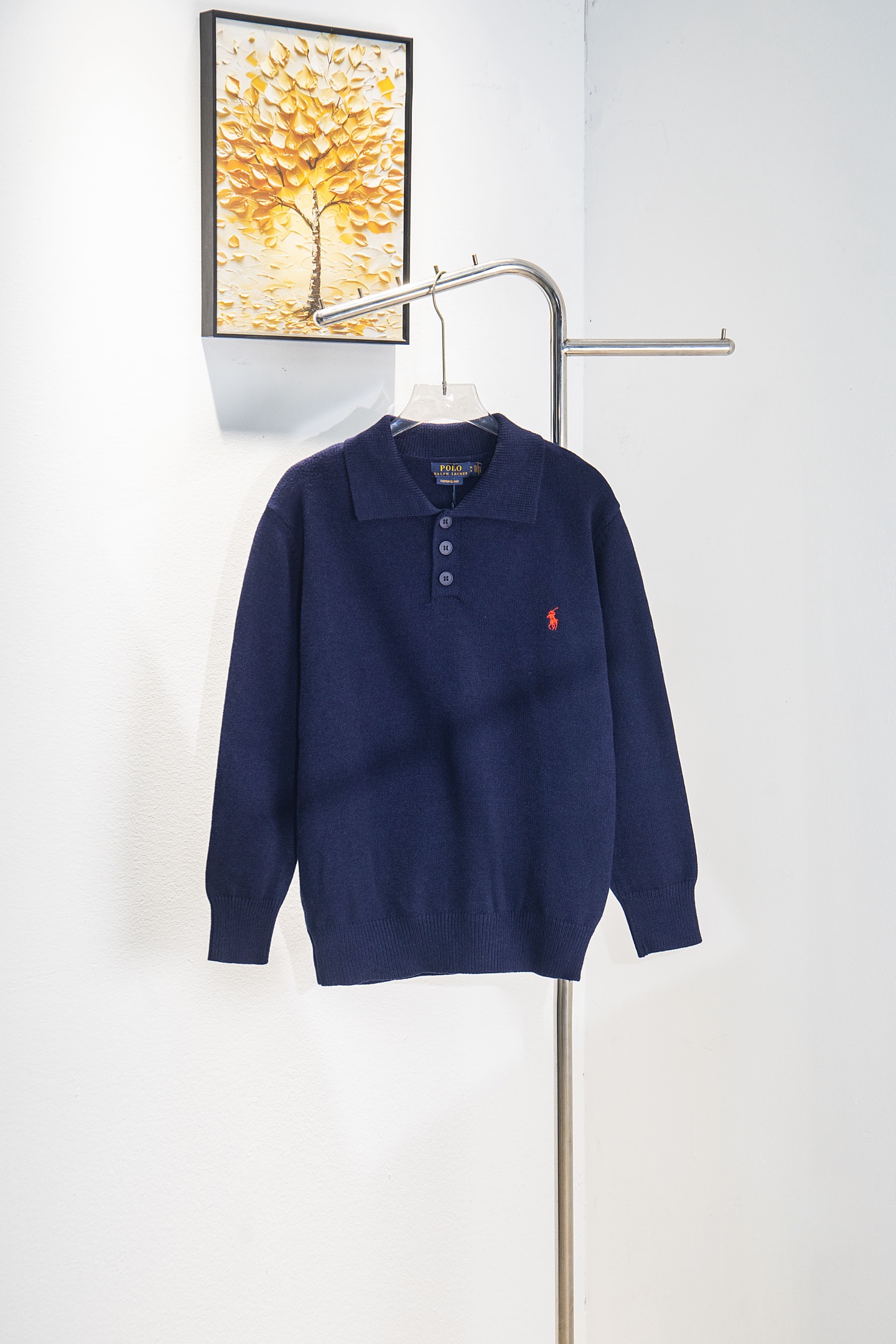 🅿️215
款号:Y258
拉夫劳伦POLO麻花版纽扣开胸毛衣每一年的限量款 店里不会上很多的款!
Ralph Lauren拉夫劳伦男士半纽扣毛衣
版型真的很好看 可以单穿 也可以当外套 套在内搭外面 不挑人百搭好看
吊牌 吊粒 水洗 包装袋 全套辅料
颜值相当高 做工超精致
颜色:藏青 灰色 杏色 藏青
尺码:S M L XL