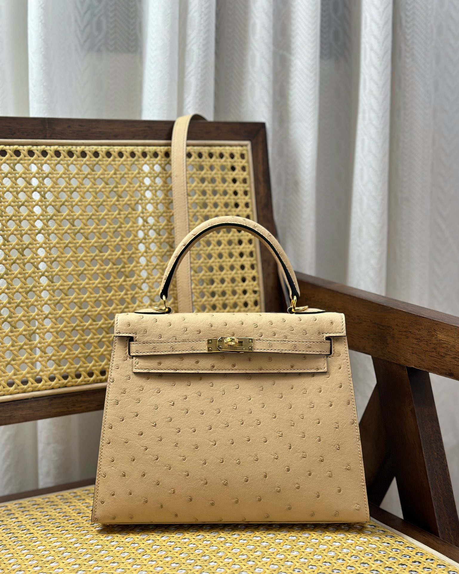 Hermès Kelly25cm/ ostrich skin milk tea color gold buckle