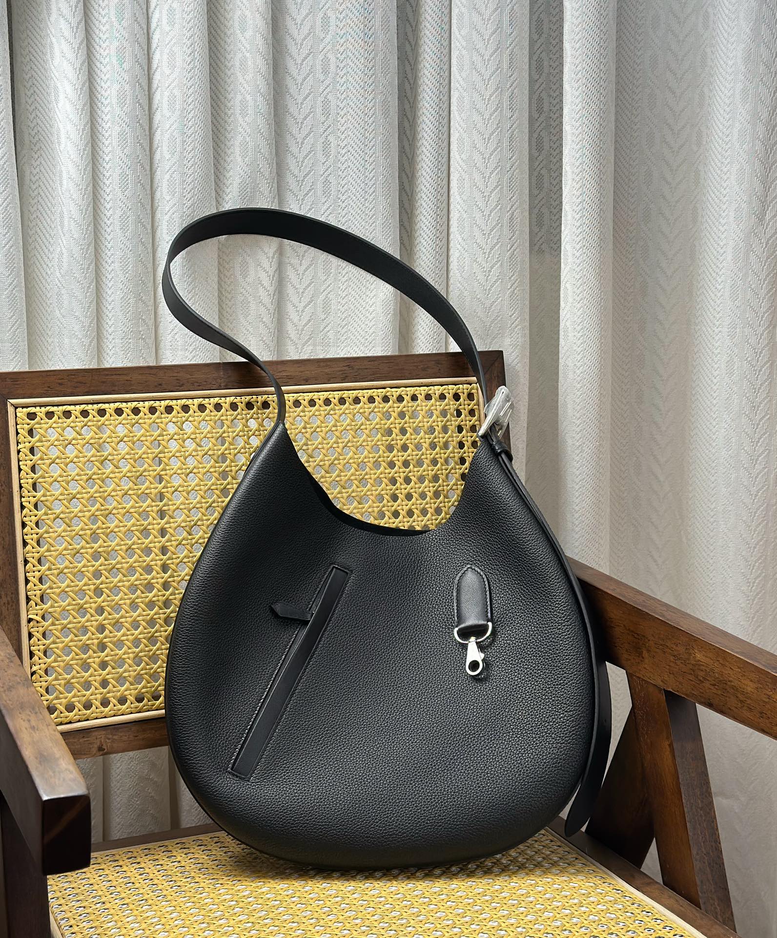 Hermès Rare real photos of Hs delivery Arcon / This half-moon Hobo bag-shaped shoulder hand warmer bag Combination of togo leather and swift leat