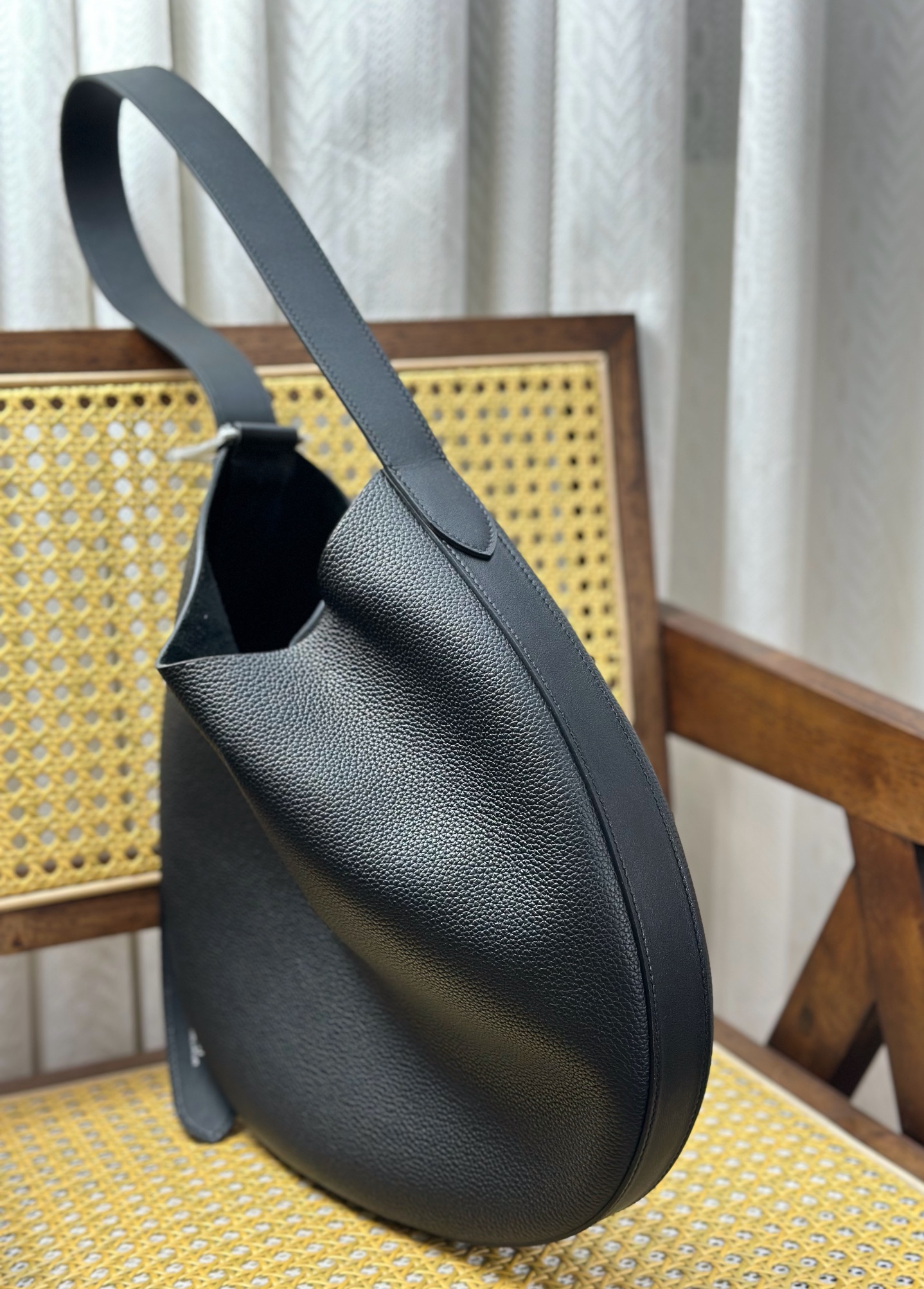 Hermès Rare real photos of Hs delivery Arcon / This half-moon Hobo bag-shaped shoulder hand warmer bag Combination of togo leather and swift leat