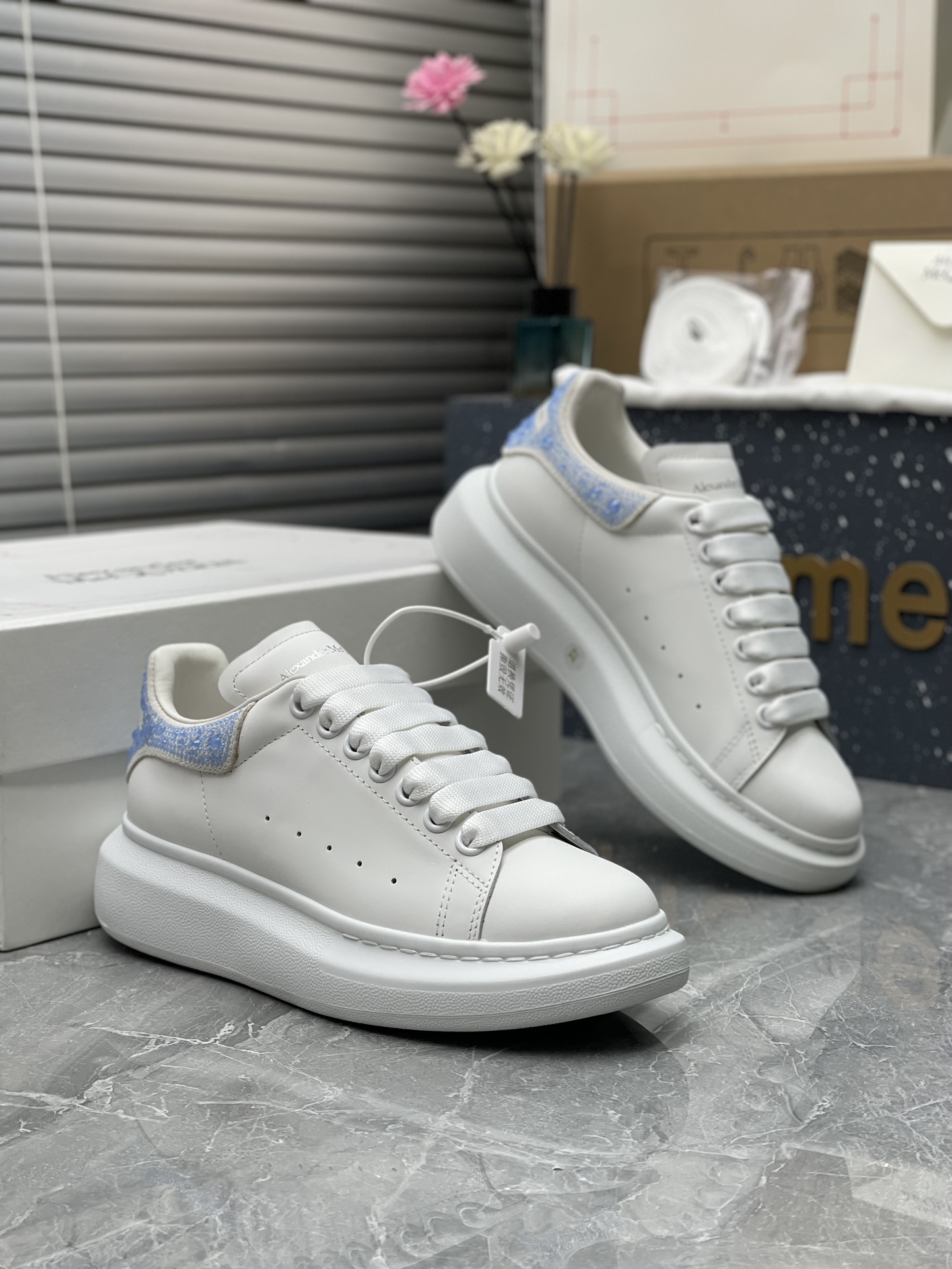 Alexander McQueen Women's Shoes Factory ¥ ( Top version produced in Dongguan ) (Blue diamond tail) Newly upgraded classic McQueen white shoes, — photo 3
