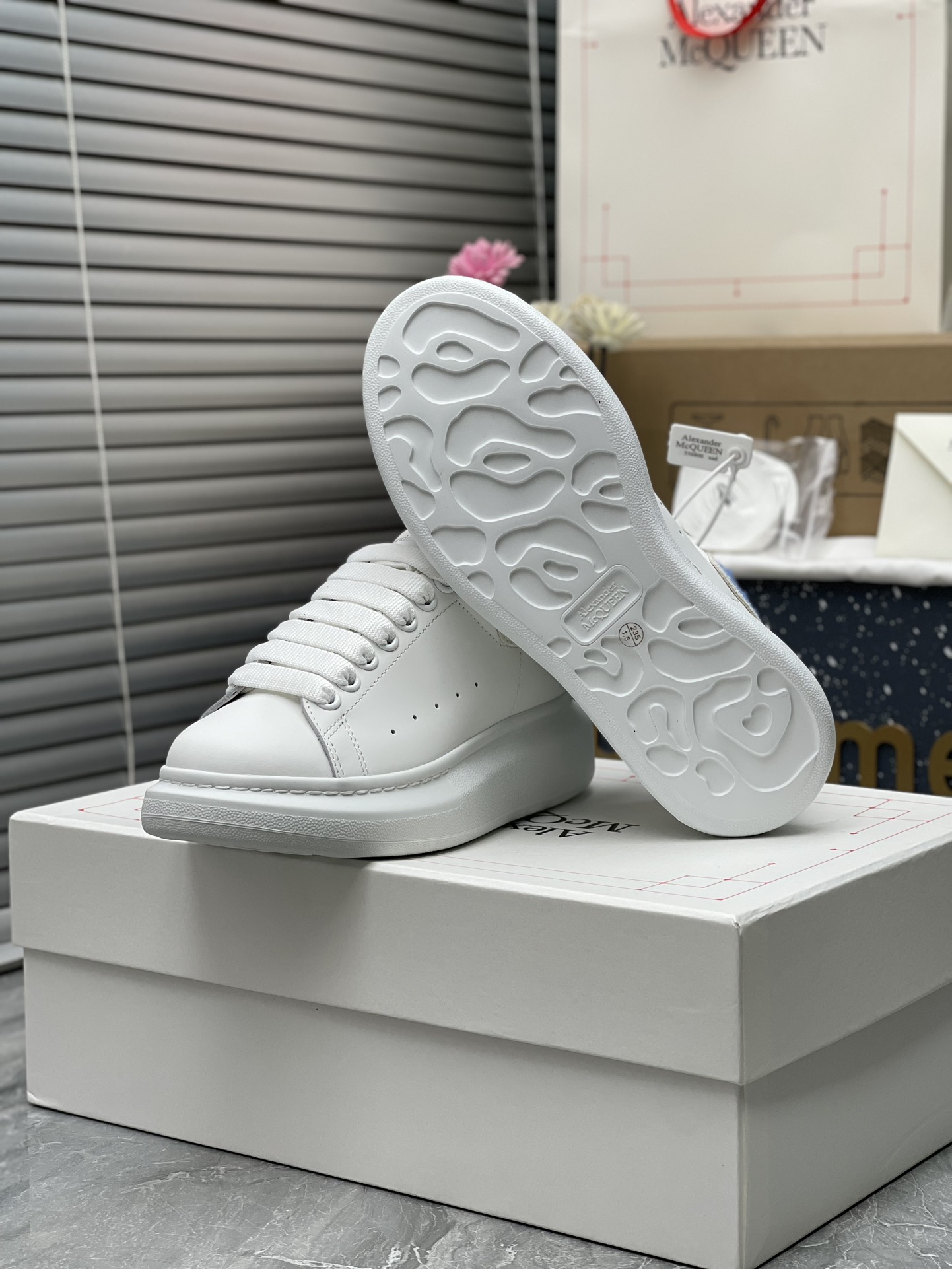Alexander McQueen Women's Shoes Factory ¥ ( Top version produced in Dongguan ) (Blue diamond tail) Newly upgraded classic McQueen white shoes, — photo 7