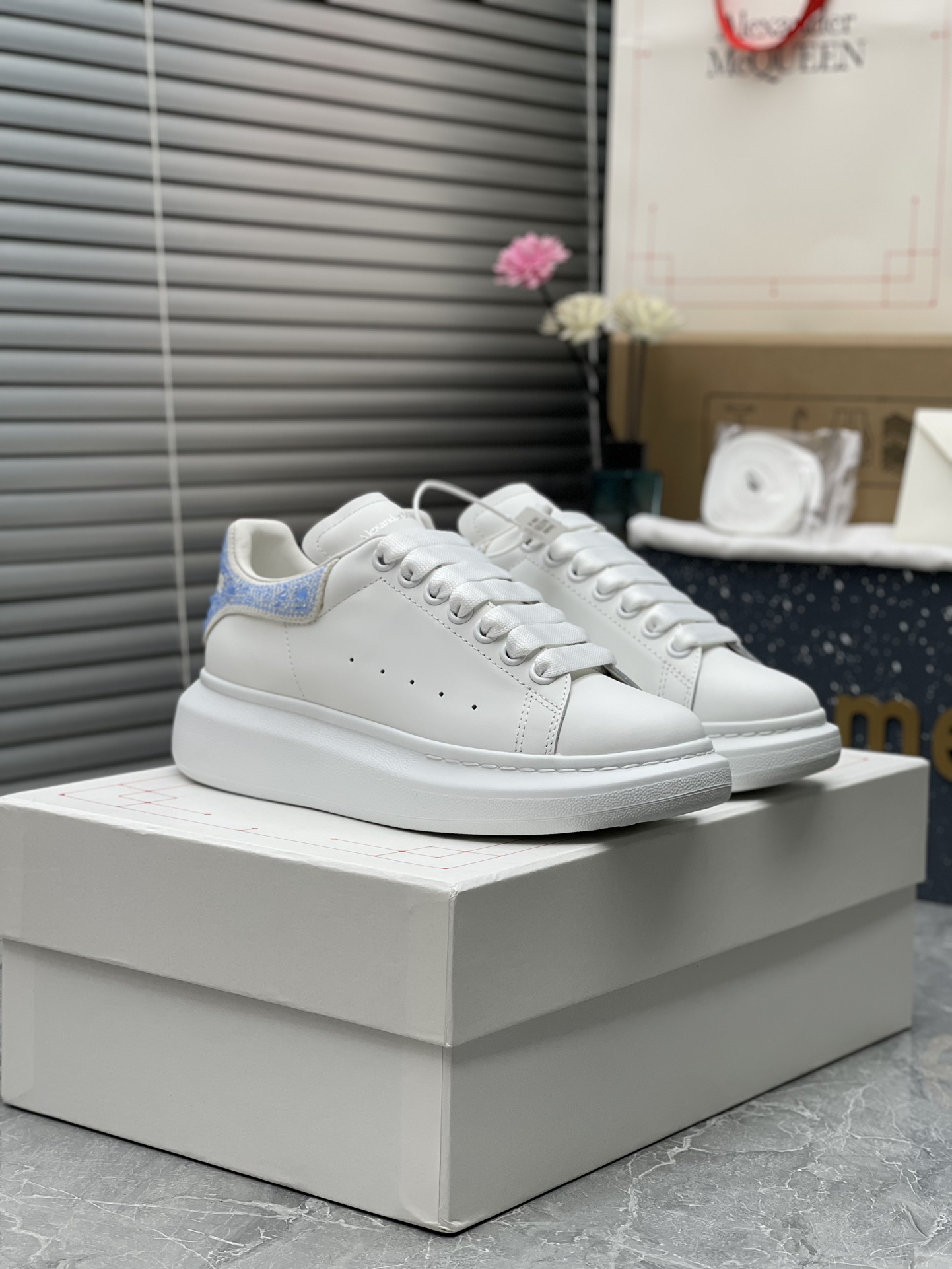 Alexander McQueen Women's Shoes Factory ¥ ( Top version produced in Dongguan ) (Blue diamond tail) Newly upgraded classic McQueen white shoes, — photo 2