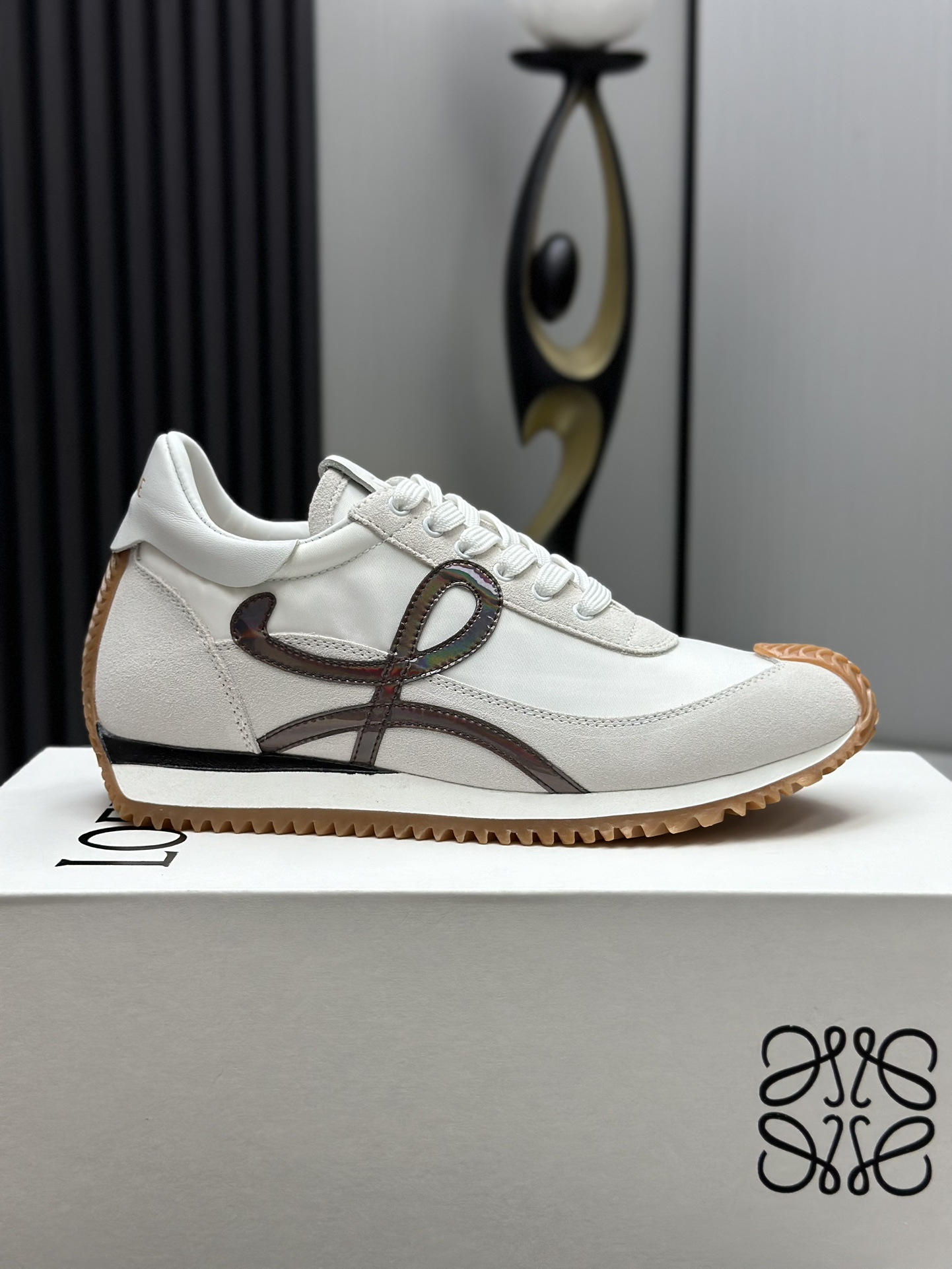 工厂直销💰280高版本👑—-—————LOEWE 罗意威早春新款内增高德训鞋！上脚超级轻便、舒适，6cm 内增高更是小个子的福音！原版1:1顶级复刻！品质欢迎看实物对比🆚！供高端代购首选🟢鞋面精选原版进口牛皮拼接客供织布，原版进口水染羊皮内里➕牛皮垫脚，按原版开模耐磨防滑大底，码数35-45🔺配置原版包