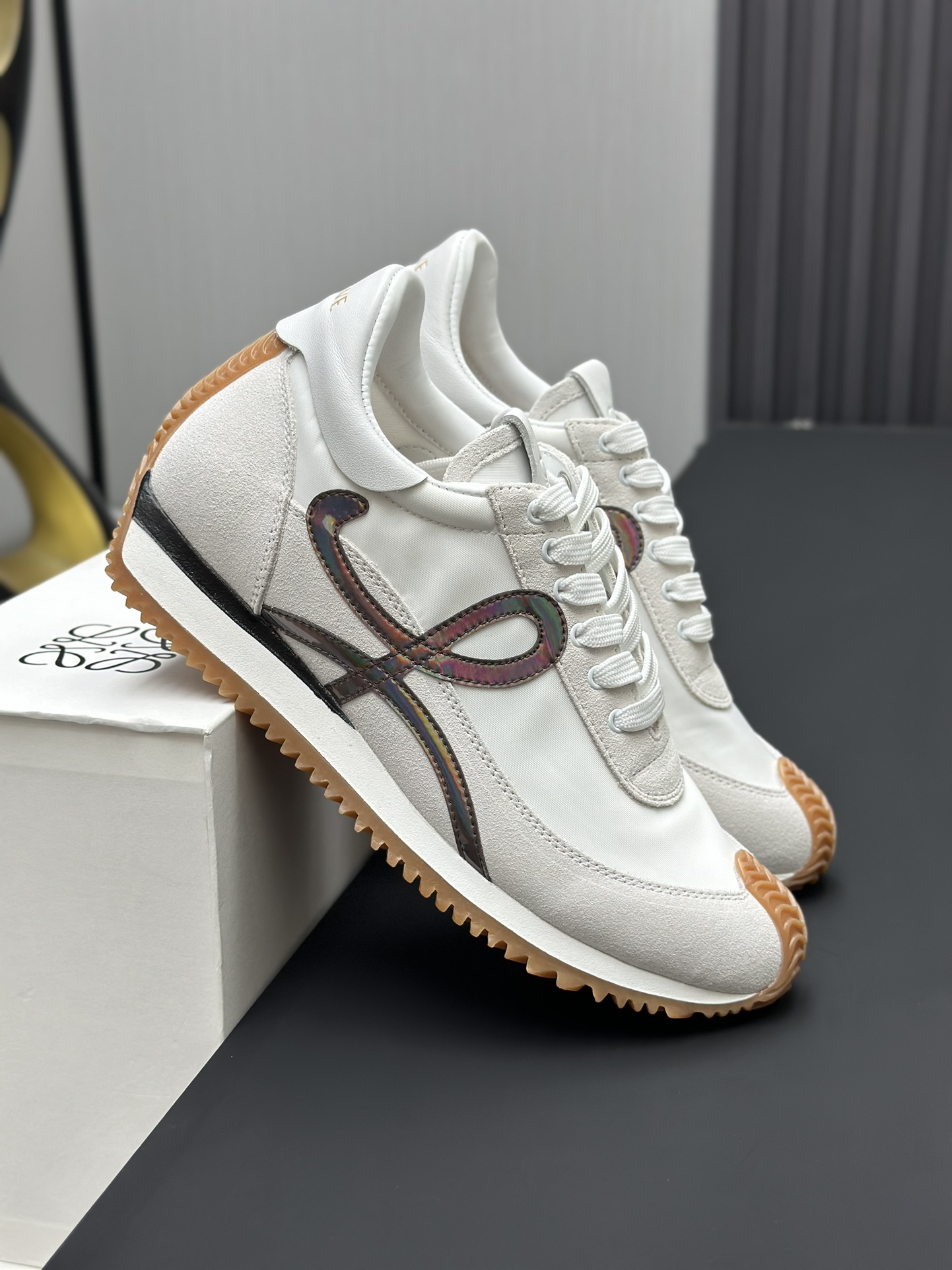 工厂直销💰280高版本👑—-—————LOEWE 罗意威早春新款内增高德训鞋！上脚超级轻便、舒适，6cm 内增高更是小个子的福音！原版1:1顶级复刻！品质欢迎看实物对比🆚！供高端代购首选🟢鞋面精选原版进口牛皮拼接客供织布，原版进口水染羊皮内里➕牛皮垫脚，按原版开模耐磨防滑大底，码数35-45🔺配置原版包