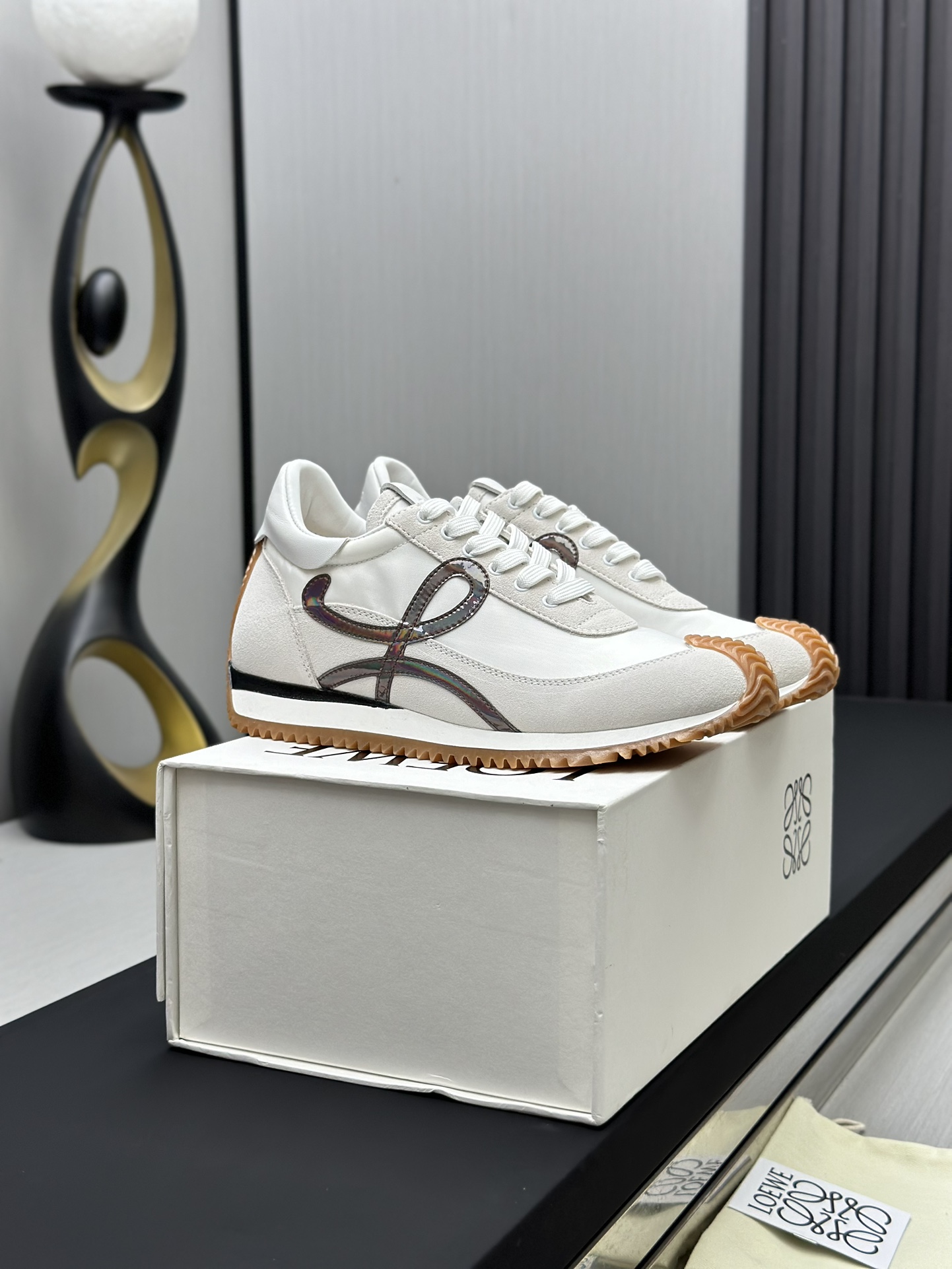 工厂直销💰280高版本👑—-—————LOEWE 罗意威早春新款内增高德训鞋！上脚超级轻便、舒适，6cm 内增高更是小个子的福音！原版1:1顶级复刻！品质欢迎看实物对比🆚！供高端代购首选🟢鞋面精选原版进口牛皮拼接客供织布，原版进口水染羊皮内里➕牛皮垫脚，按原版开模耐磨防滑大底，码数35-45🔺配置原版包