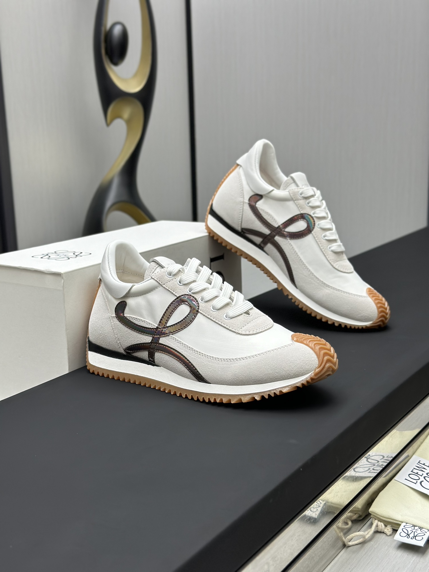 工厂直销💰280高版本👑—-—————LOEWE 罗意威早春新款内增高德训鞋！上脚超级轻便、舒适，6cm 内增高更是小个子的福音！原版1:1顶级复刻！品质欢迎看实物对比🆚！供高端代购首选🟢鞋面精选原版进口牛皮拼接客供织布，原版进口水染羊皮内里➕牛皮垫脚，按原版开模耐磨防滑大底，码数35-45🔺配置原版包