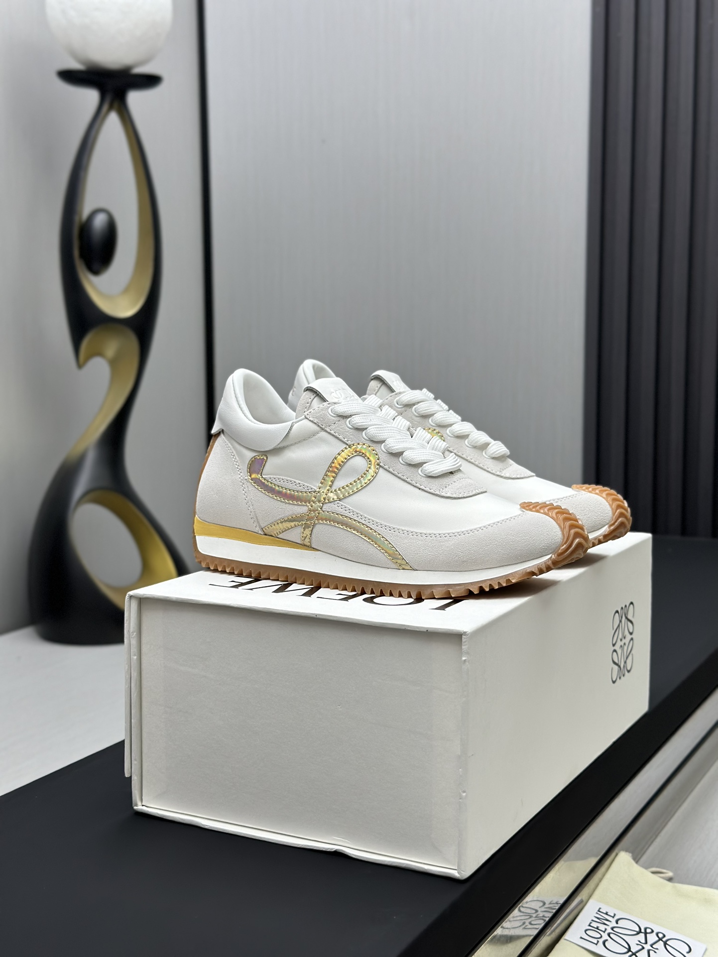 工厂直销💰280高版本👑—-—————LOEWE 罗意威早春新款内增高德训鞋！上脚超级轻便、舒适，6cm 内增高更是小个子的福音！原版1:1顶级复刻！品质欢迎看实物对比🆚！供高端代购首选🟢鞋面精选原版进口牛皮拼接客供织布，原版进口水染羊皮内里➕牛皮垫脚，按原版开模耐磨防滑大底，码数35-45🔺配置原版包