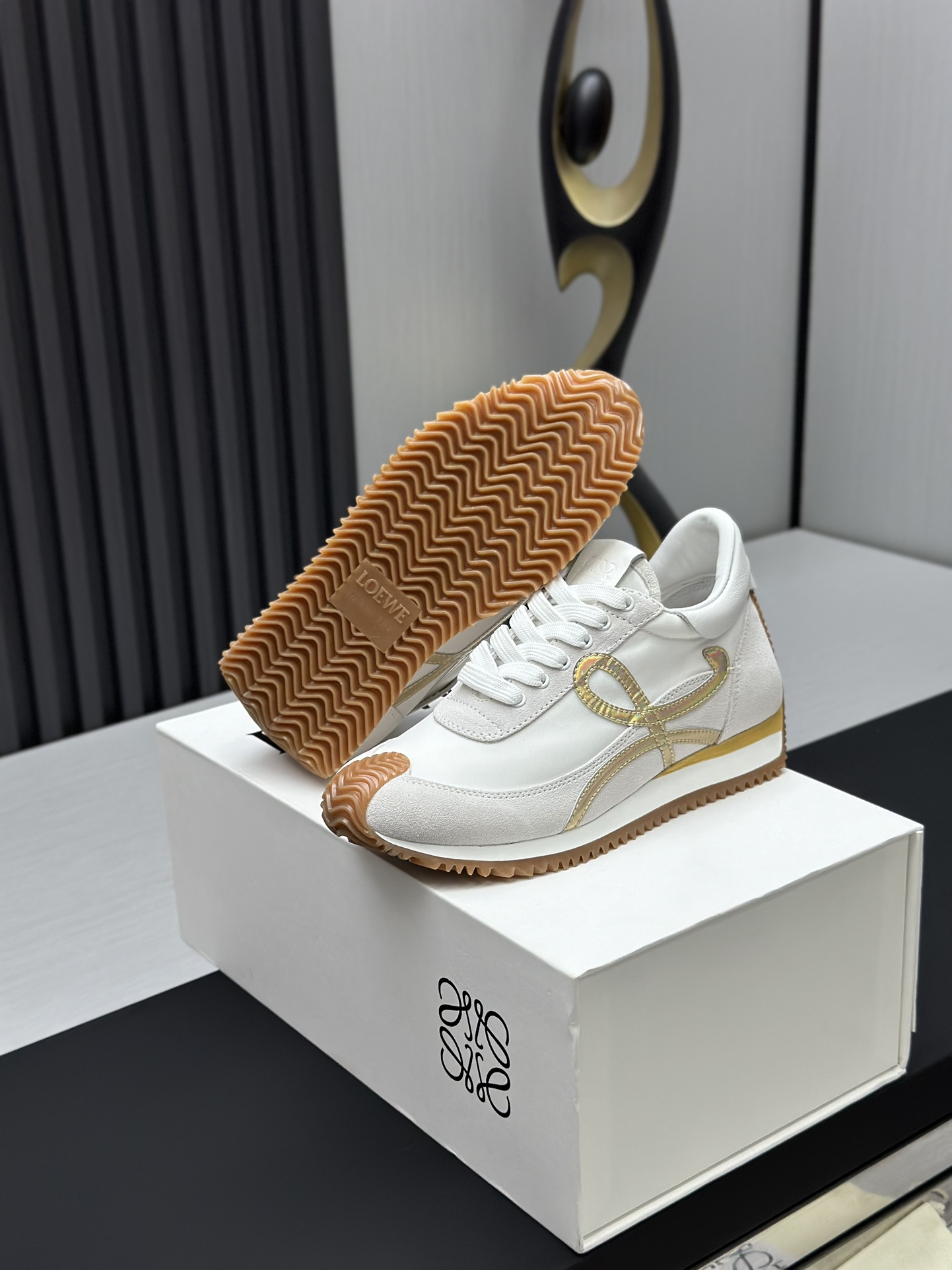 工厂直销💰280高版本👑—-—————LOEWE 罗意威早春新款内增高德训鞋！上脚超级轻便、舒适，6cm 内增高更是小个子的福音！原版1:1顶级复刻！品质欢迎看实物对比🆚！供高端代购首选🟢鞋面精选原版进口牛皮拼接客供织布，原版进口水染羊皮内里➕牛皮垫脚，按原版开模耐磨防滑大底，码数35-45🔺配置原版包