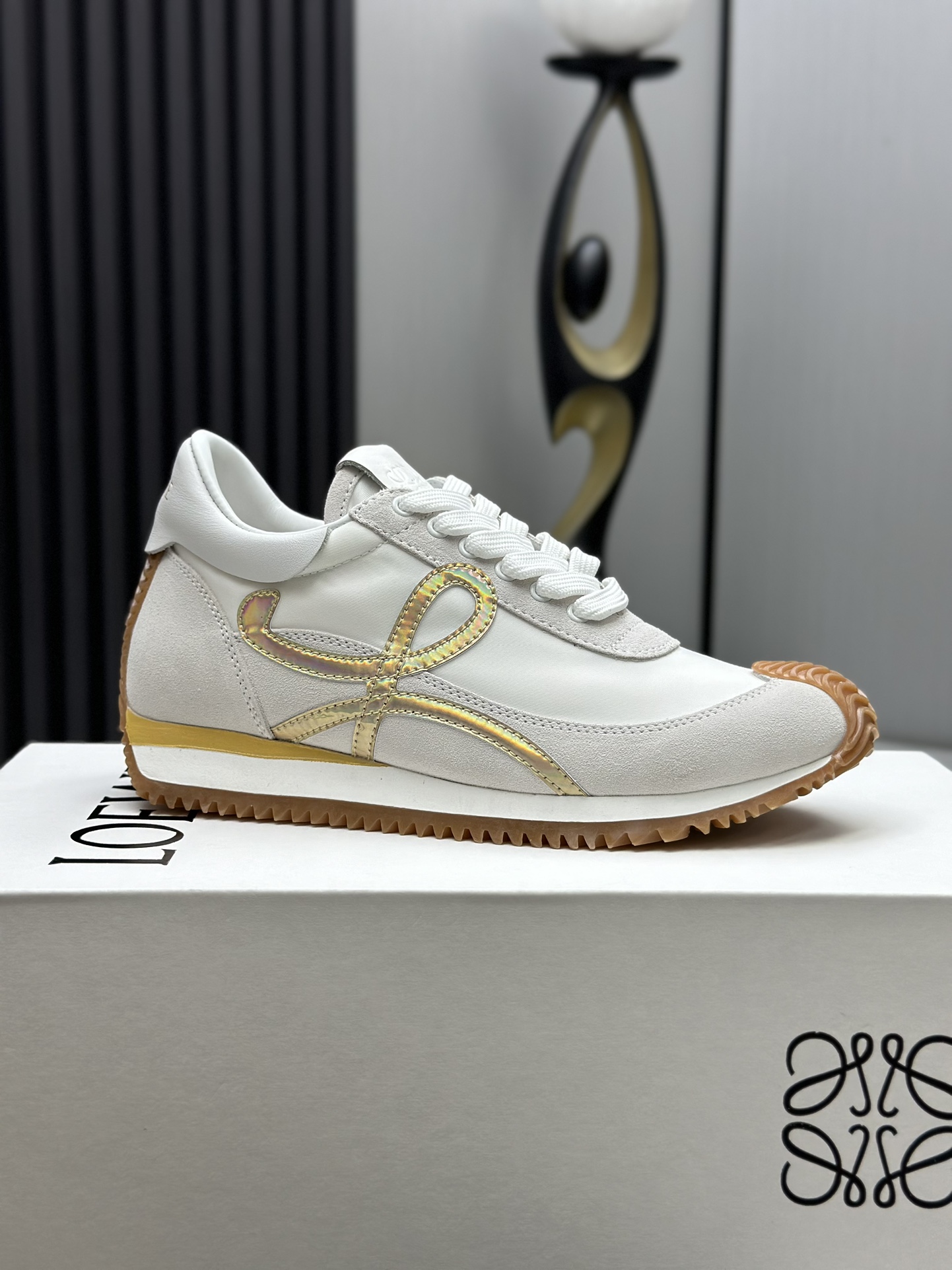 工厂直销💰280高版本👑—-—————LOEWE 罗意威早春新款内增高德训鞋！上脚超级轻便、舒适，6cm 内增高更是小个子的福音！原版1:1顶级复刻！品质欢迎看实物对比🆚！供高端代购首选🟢鞋面精选原版进口牛皮拼接客供织布，原版进口水染羊皮内里➕牛皮垫脚，按原版开模耐磨防滑大底，码数35-45🔺配置原版包