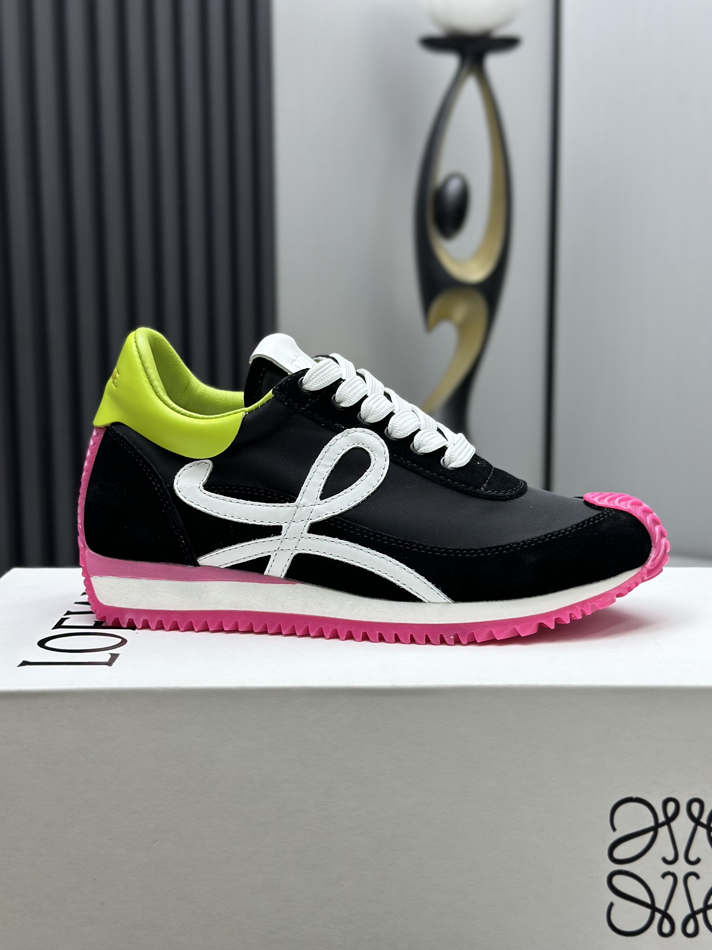 工厂直销💰280高版本👑—-—————LOEWE 罗意威早春新款内增高德训鞋！上脚超级轻便、舒适，6cm 内增高更是小个子的福音！原版1:1顶级复刻！品质欢迎看实物对比🆚！供高端代购首选🟢鞋面精选原版进口牛皮拼接客供织布，原版进口水染羊皮内里➕牛皮垫脚，按原版开模耐磨防滑大底，码数35-45🔺配置原版包