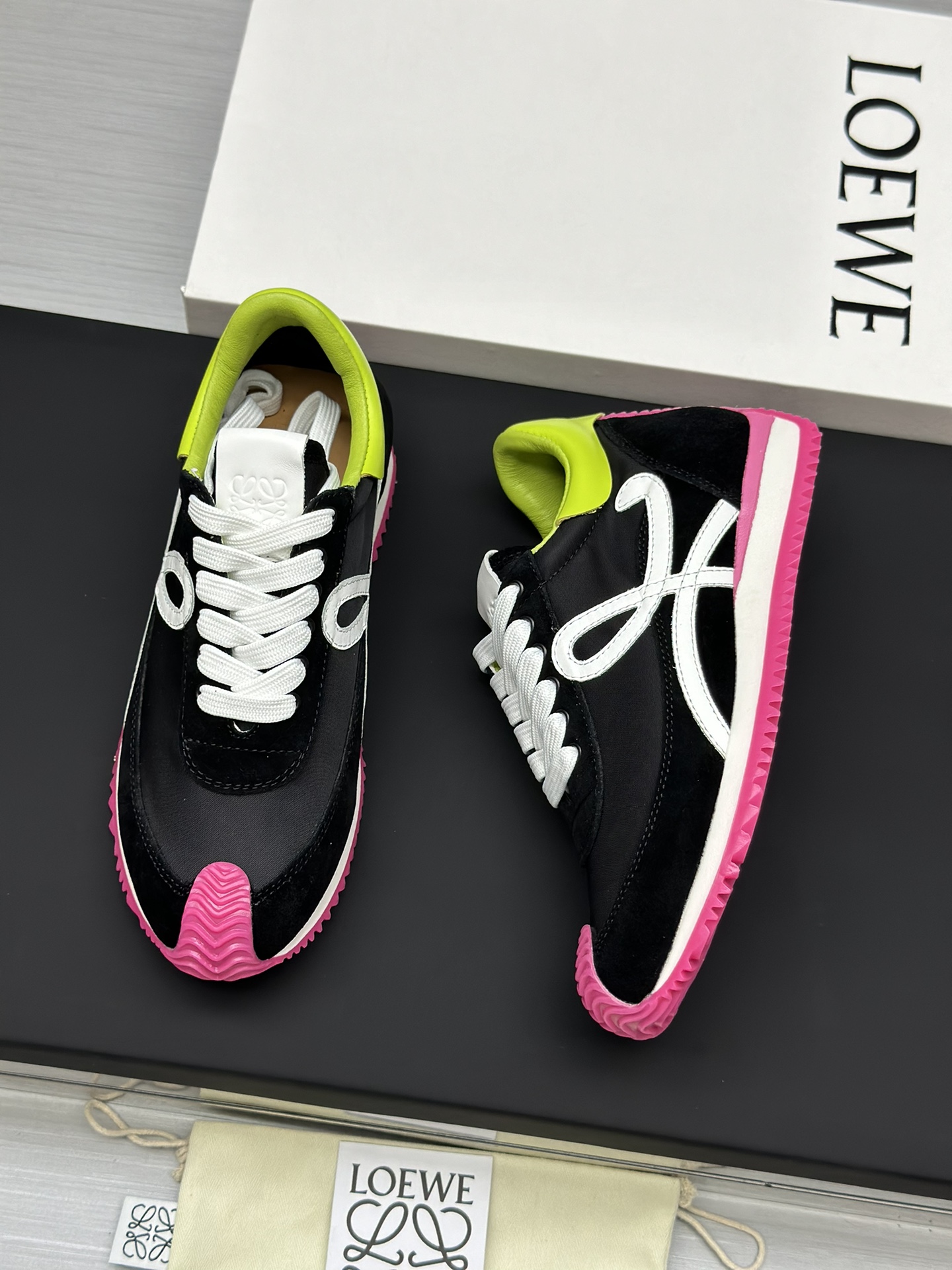 工厂直销💰280高版本👑—-—————LOEWE 罗意威早春新款内增高德训鞋！上脚超级轻便、舒适，6cm 内增高更是小个子的福音！原版1:1顶级复刻！品质欢迎看实物对比🆚！供高端代购首选🟢鞋面精选原版进口牛皮拼接客供织布，原版进口水染羊皮内里➕牛皮垫脚，按原版开模耐磨防滑大底，码数35-45🔺配置原版包