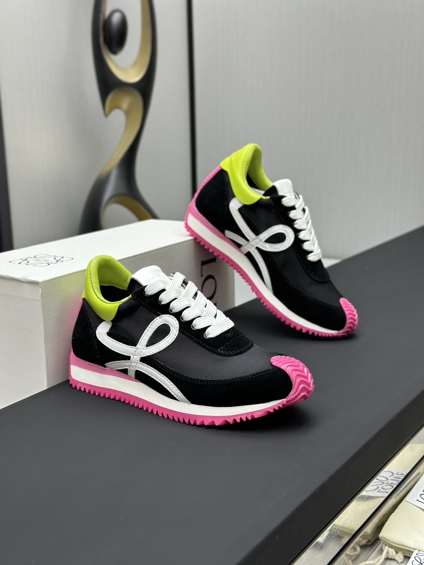 工厂直销💰280高版本👑—-—————LOEWE 罗意威早春新款内增高德训鞋！上脚超级轻便、舒适，6cm 内增高更是小个子的福音！原版1:1顶级复刻！品质欢迎看实物对比🆚！供高端代购首选🟢鞋面精选原版进口牛皮拼接客供织布，原版进口水染羊皮内里➕牛皮垫脚，按原版开模耐磨防滑大底，码数35-45🔺配置原版包