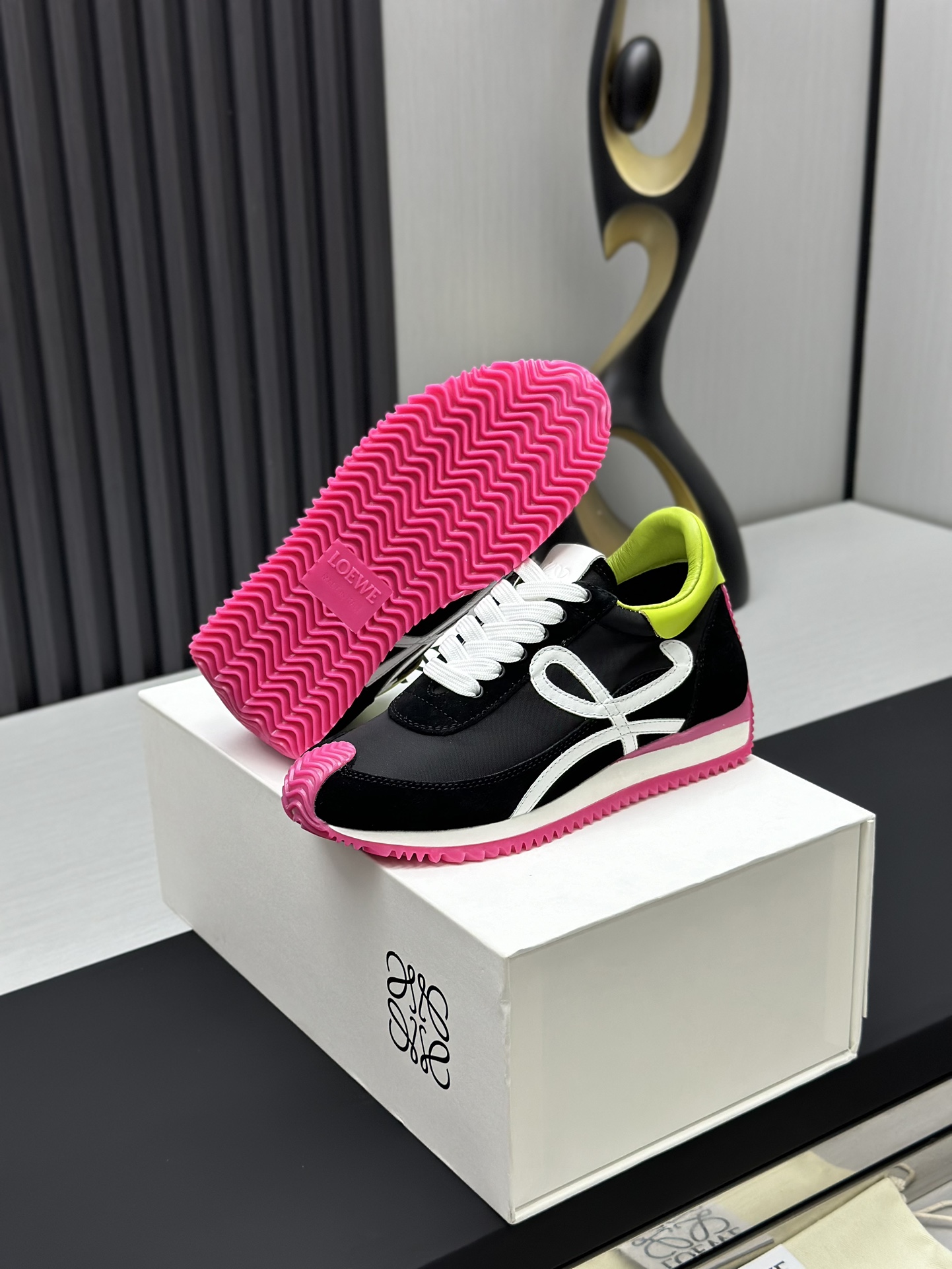 工厂直销💰280高版本👑—-—————LOEWE 罗意威早春新款内增高德训鞋！上脚超级轻便、舒适，6cm 内增高更是小个子的福音！原版1:1顶级复刻！品质欢迎看实物对比🆚！供高端代购首选🟢鞋面精选原版进口牛皮拼接客供织布，原版进口水染羊皮内里➕牛皮垫脚，按原版开模耐磨防滑大底，码数35-45🔺配置原版包