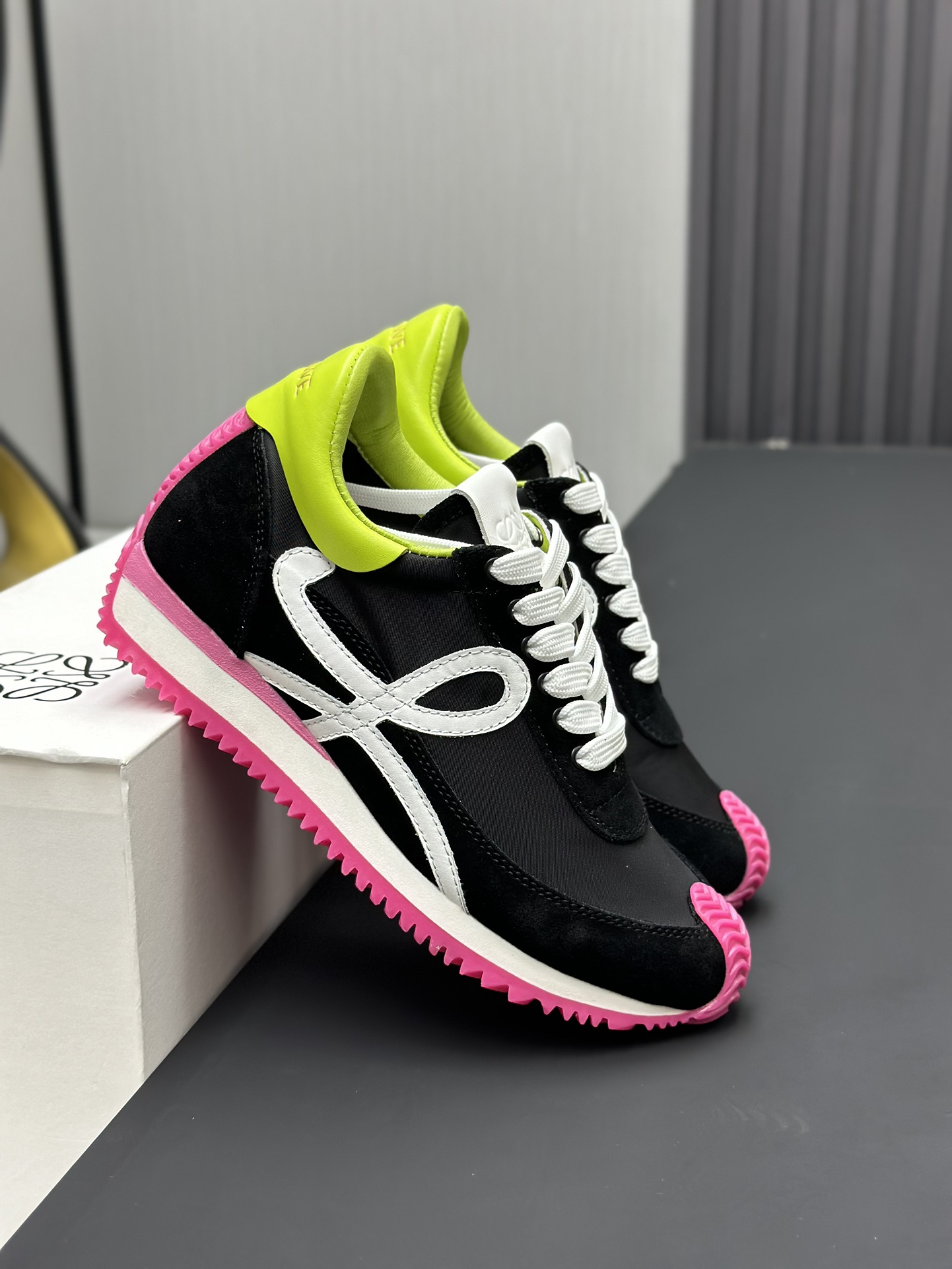 工厂直销💰280高版本👑—-—————LOEWE 罗意威早春新款内增高德训鞋！上脚超级轻便、舒适，6cm 内增高更是小个子的福音！原版1:1顶级复刻！品质欢迎看实物对比🆚！供高端代购首选🟢鞋面精选原版进口牛皮拼接客供织布，原版进口水染羊皮内里➕牛皮垫脚，按原版开模耐磨防滑大底，码数35-45🔺配置原版包