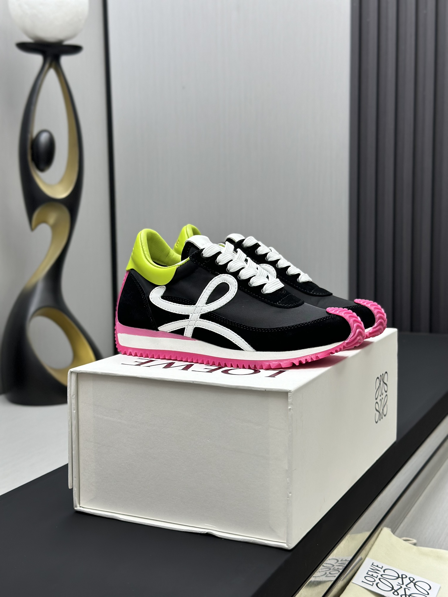 工厂直销💰280高版本👑—-—————LOEWE 罗意威早春新款内增高德训鞋！上脚超级轻便、舒适，6cm 内增高更是小个子的福音！原版1:1顶级复刻！品质欢迎看实物对比🆚！供高端代购首选🟢鞋面精选原版进口牛皮拼接客供织布，原版进口水染羊皮内里➕牛皮垫脚，按原版开模耐磨防滑大底，码数35-45🔺配置原版包