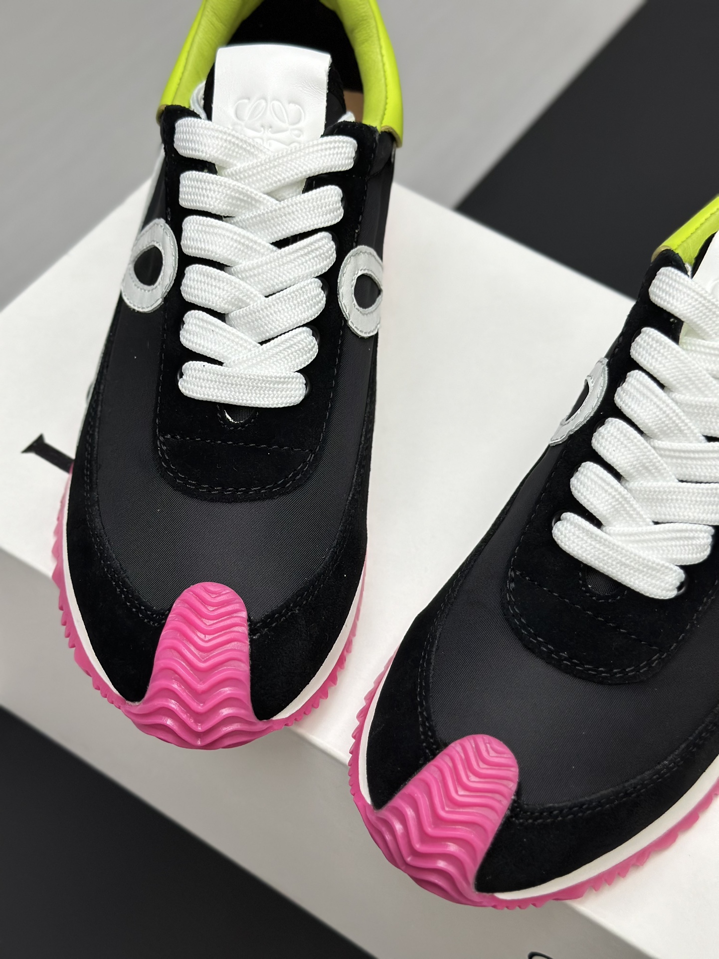 工厂直销💰280高版本👑—-—————LOEWE 罗意威早春新款内增高德训鞋！上脚超级轻便、舒适，6cm 内增高更是小个子的福音！原版1:1顶级复刻！品质欢迎看实物对比🆚！供高端代购首选🟢鞋面精选原版进口牛皮拼接客供织布，原版进口水染羊皮内里➕牛皮垫脚，按原版开模耐磨防滑大底，码数35-45🔺配置原版包