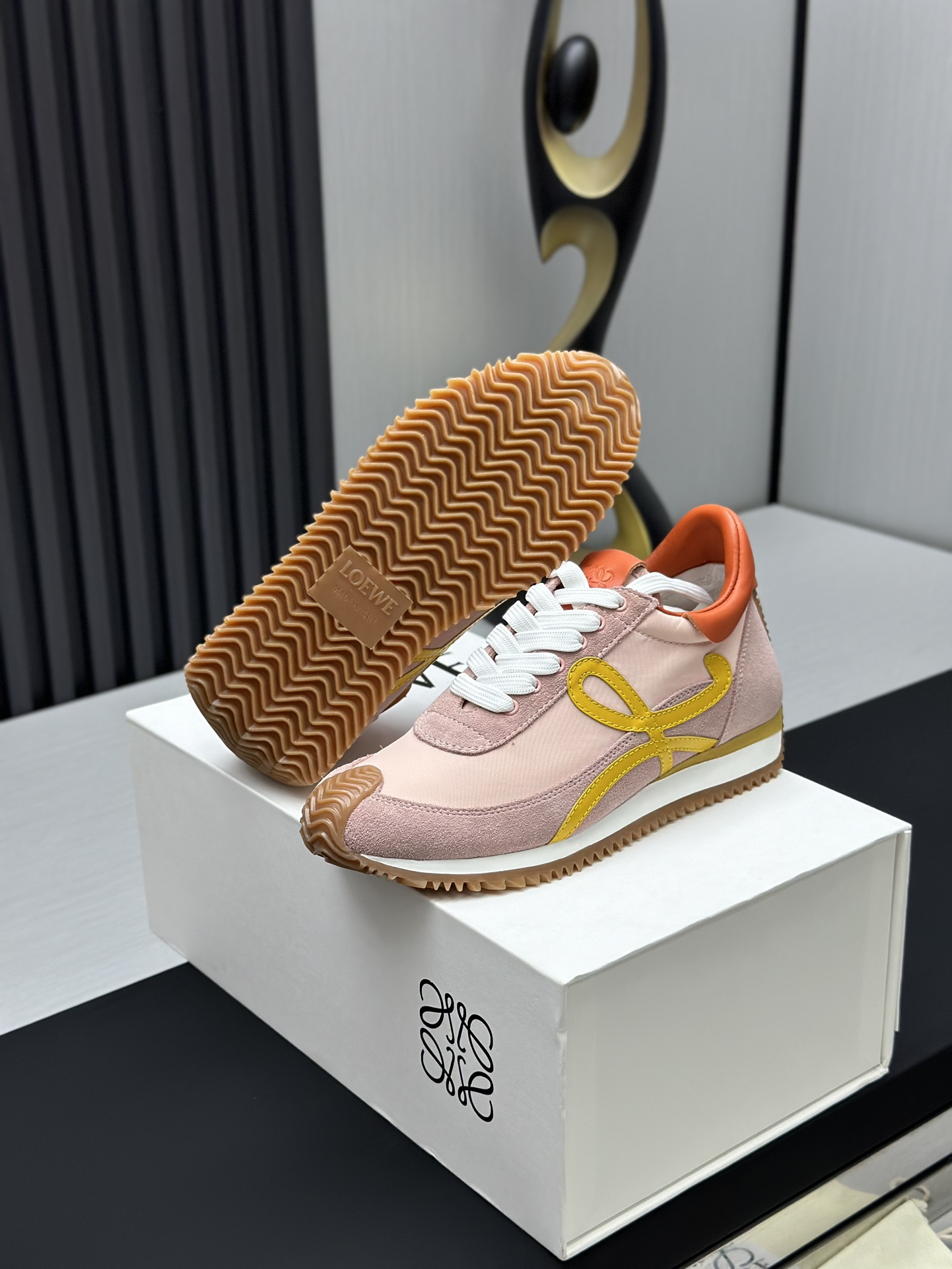 工厂直销💰280高版本👑—-—————LOEWE 罗意威早春新款内增高德训鞋！上脚超级轻便、舒适，6cm 内增高更是小个子的福音！原版1:1顶级复刻！品质欢迎看实物对比🆚！供高端代购首选🟢鞋面精选原版进口牛皮拼接客供织布，原版进口水染羊皮内里➕牛皮垫脚，按原版开模耐磨防滑大底，码数35-45🔺配置原版包