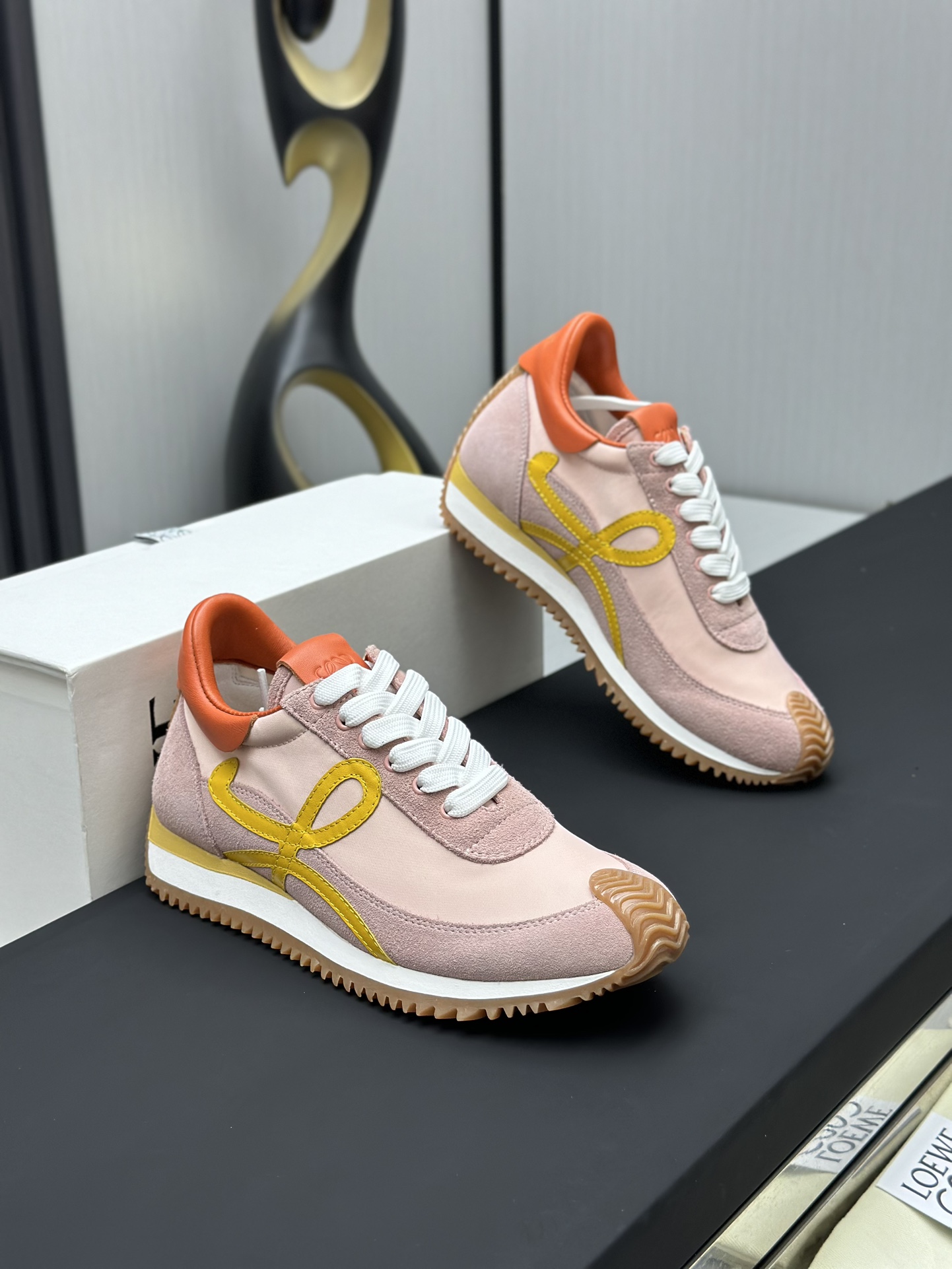工厂直销💰280高版本👑—-—————LOEWE 罗意威早春新款内增高德训鞋！上脚超级轻便、舒适，6cm 内增高更是小个子的福音！原版1:1顶级复刻！品质欢迎看实物对比🆚！供高端代购首选🟢鞋面精选原版进口牛皮拼接客供织布，原版进口水染羊皮内里➕牛皮垫脚，按原版开模耐磨防滑大底，码数35-45🔺配置原版包