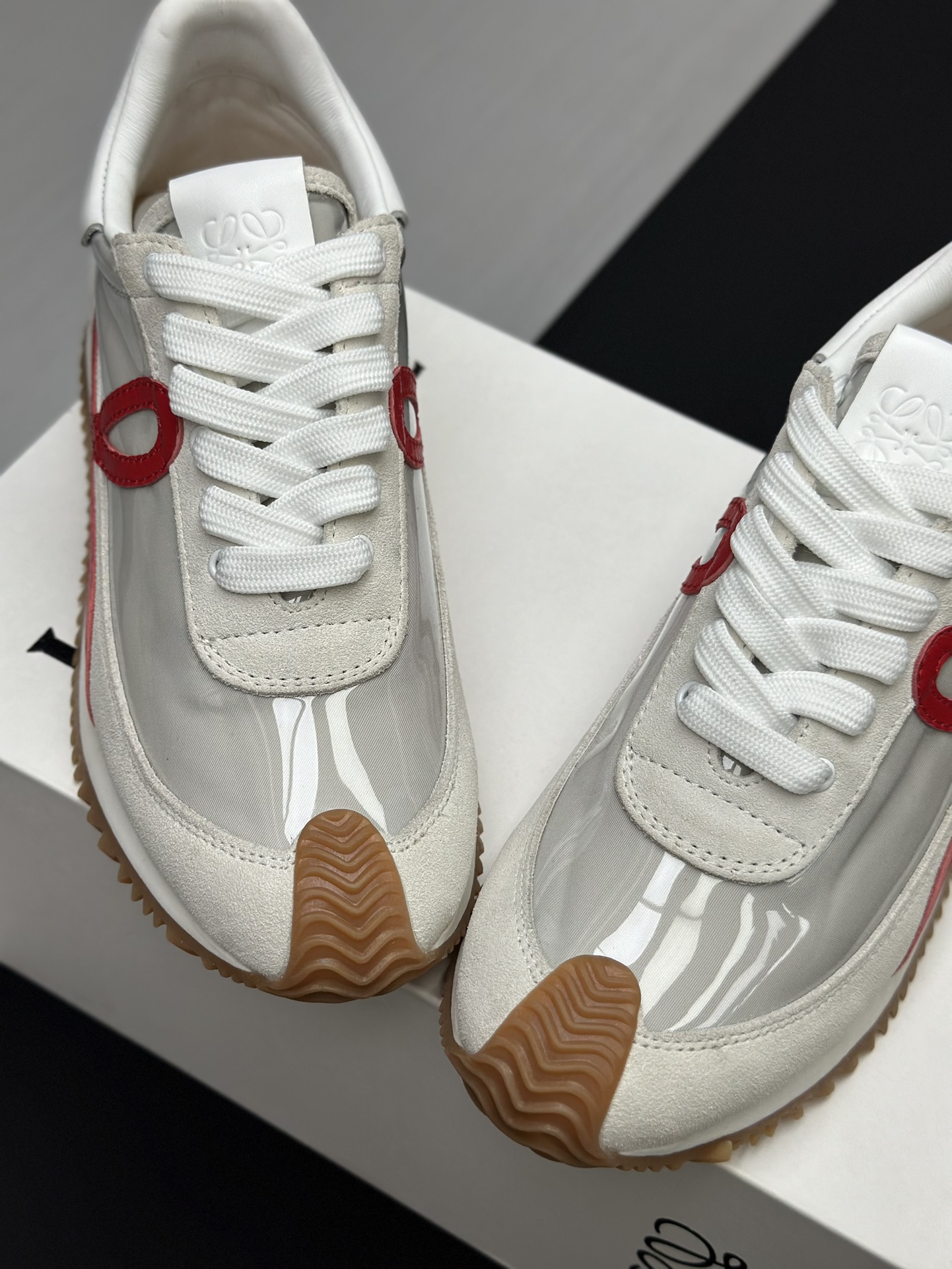 工厂直销💰280高版本👑—-—————LOEWE 罗意威早春新款内增高德训鞋！上脚超级轻便、舒适，6cm 内增高更是小个子的福音！原版1:1顶级复刻！品质欢迎看实物对比🆚！供高端代购首选🟢鞋面精选原版进口牛皮拼接客供织布，原版进口水染羊皮内里➕牛皮垫脚，按原版开模耐磨防滑大底，码数35-45🔺配置原版包