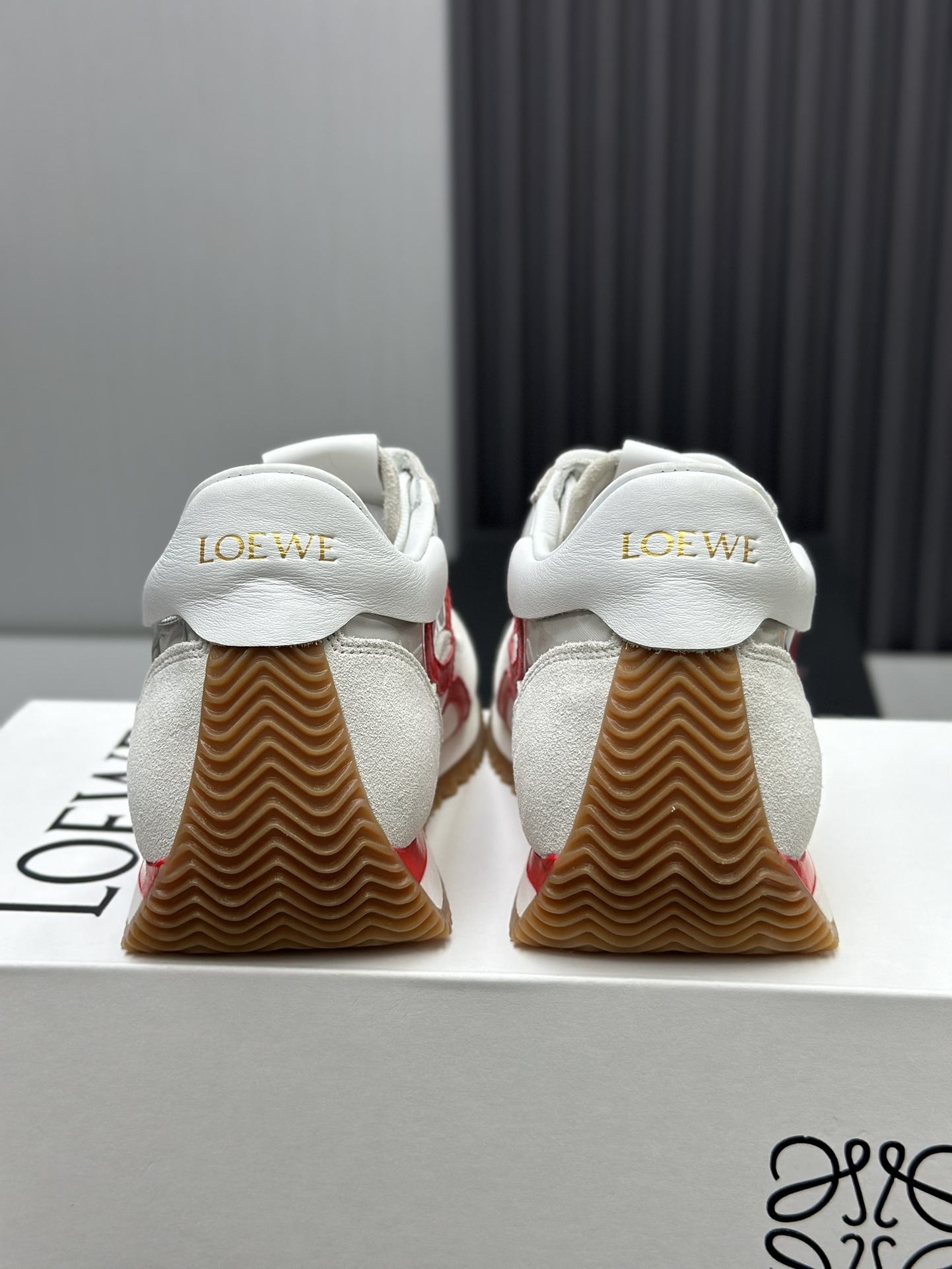 工厂直销💰280高版本👑—-—————LOEWE 罗意威早春新款内增高德训鞋！上脚超级轻便、舒适，6cm 内增高更是小个子的福音！原版1:1顶级复刻！品质欢迎看实物对比🆚！供高端代购首选🟢鞋面精选原版进口牛皮拼接客供织布，原版进口水染羊皮内里➕牛皮垫脚，按原版开模耐磨防滑大底，码数35-45🔺配置原版包