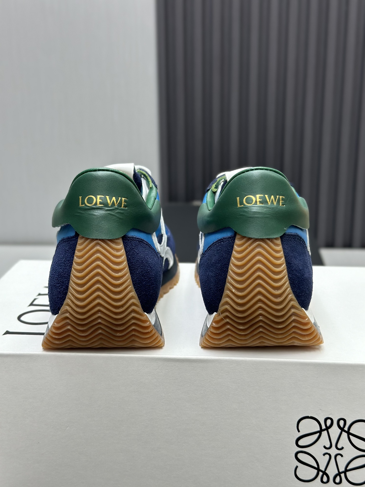 工厂直销💰280高版本👑—-—————LOEWE 罗意威早春新款内增高德训鞋！上脚超级轻便、舒适，6cm 内增高更是小个子的福音！原版1:1顶级复刻！品质欢迎看实物对比🆚！供高端代购首选🟢鞋面精选原版进口牛皮拼接客供织布，原版进口水染羊皮内里➕牛皮垫脚，按原版开模耐磨防滑大底，码数35-45🔺配置原版包