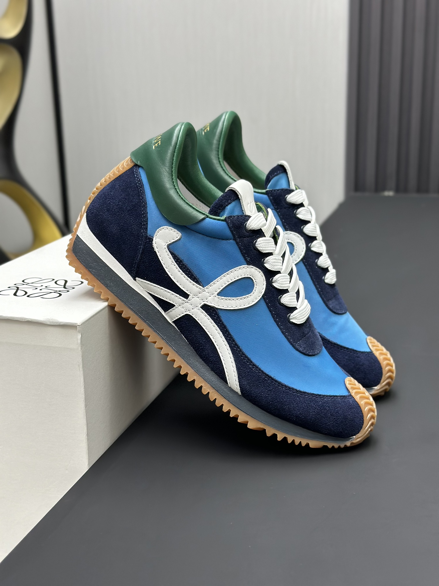 工厂直销💰280高版本👑—-—————LOEWE 罗意威早春新款内增高德训鞋！上脚超级轻便、舒适，6cm 内增高更是小个子的福音！原版1:1顶级复刻！品质欢迎看实物对比🆚！供高端代购首选🟢鞋面精选原版进口牛皮拼接客供织布，原版进口水染羊皮内里➕牛皮垫脚，按原版开模耐磨防滑大底，码数35-45🔺配置原版包