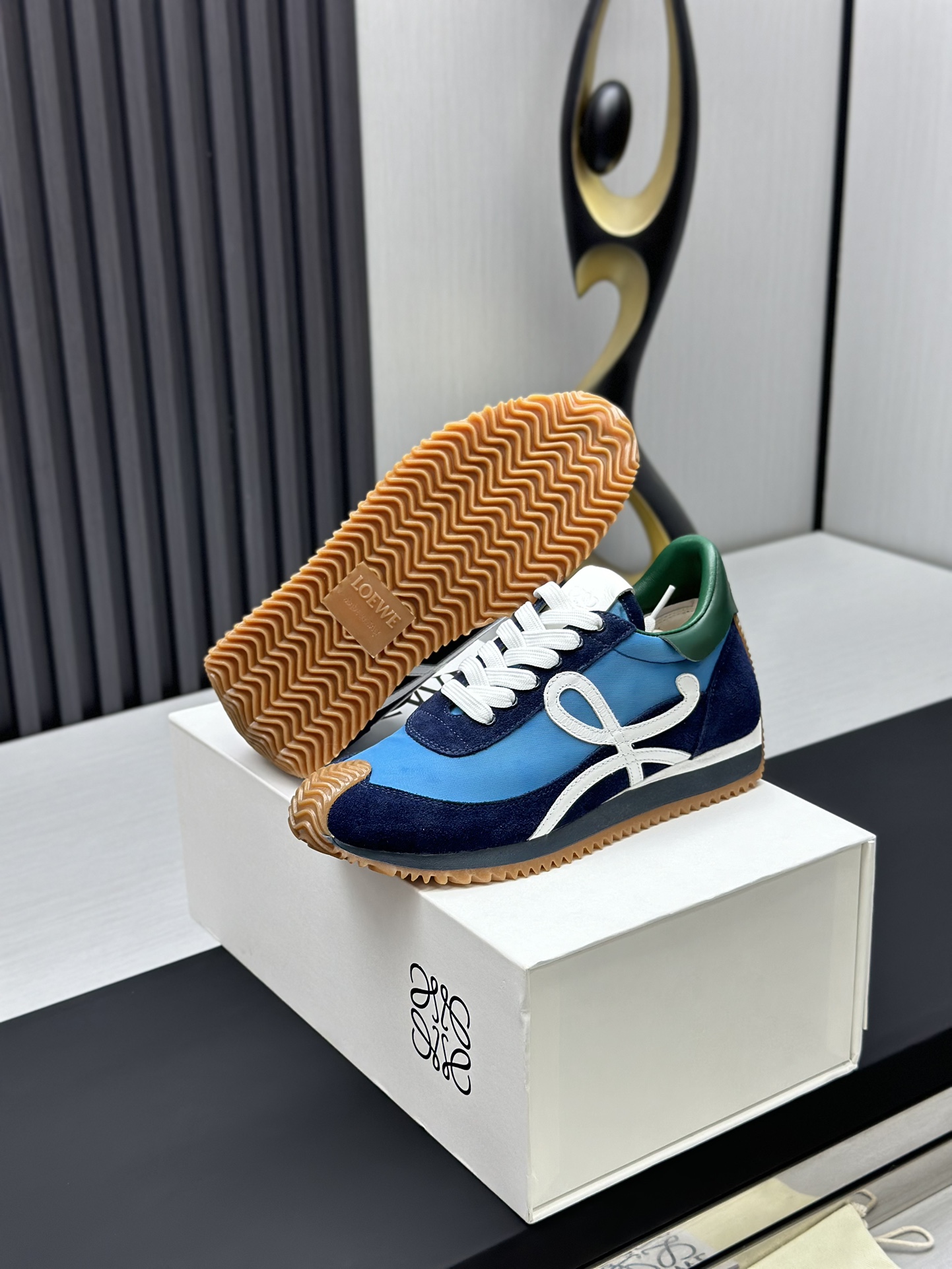 工厂直销💰280高版本👑—-—————LOEWE 罗意威早春新款内增高德训鞋！上脚超级轻便、舒适，6cm 内增高更是小个子的福音！原版1:1顶级复刻！品质欢迎看实物对比🆚！供高端代购首选🟢鞋面精选原版进口牛皮拼接客供织布，原版进口水染羊皮内里➕牛皮垫脚，按原版开模耐磨防滑大底，码数35-45🔺配置原版包