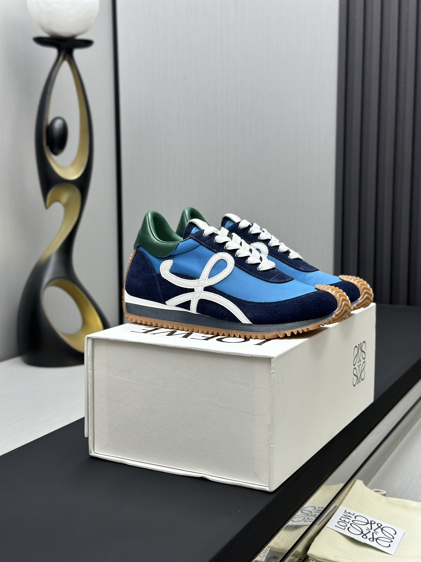 工厂直销💰280高版本👑—-—————LOEWE 罗意威早春新款内增高德训鞋！上脚超级轻便、舒适，6cm 内增高更是小个子的福音！原版1:1顶级复刻！品质欢迎看实物对比🆚！供高端代购首选🟢鞋面精选原版进口牛皮拼接客供织布，原版进口水染羊皮内里➕牛皮垫脚，按原版开模耐磨防滑大底，码数35-45🔺配置原版包