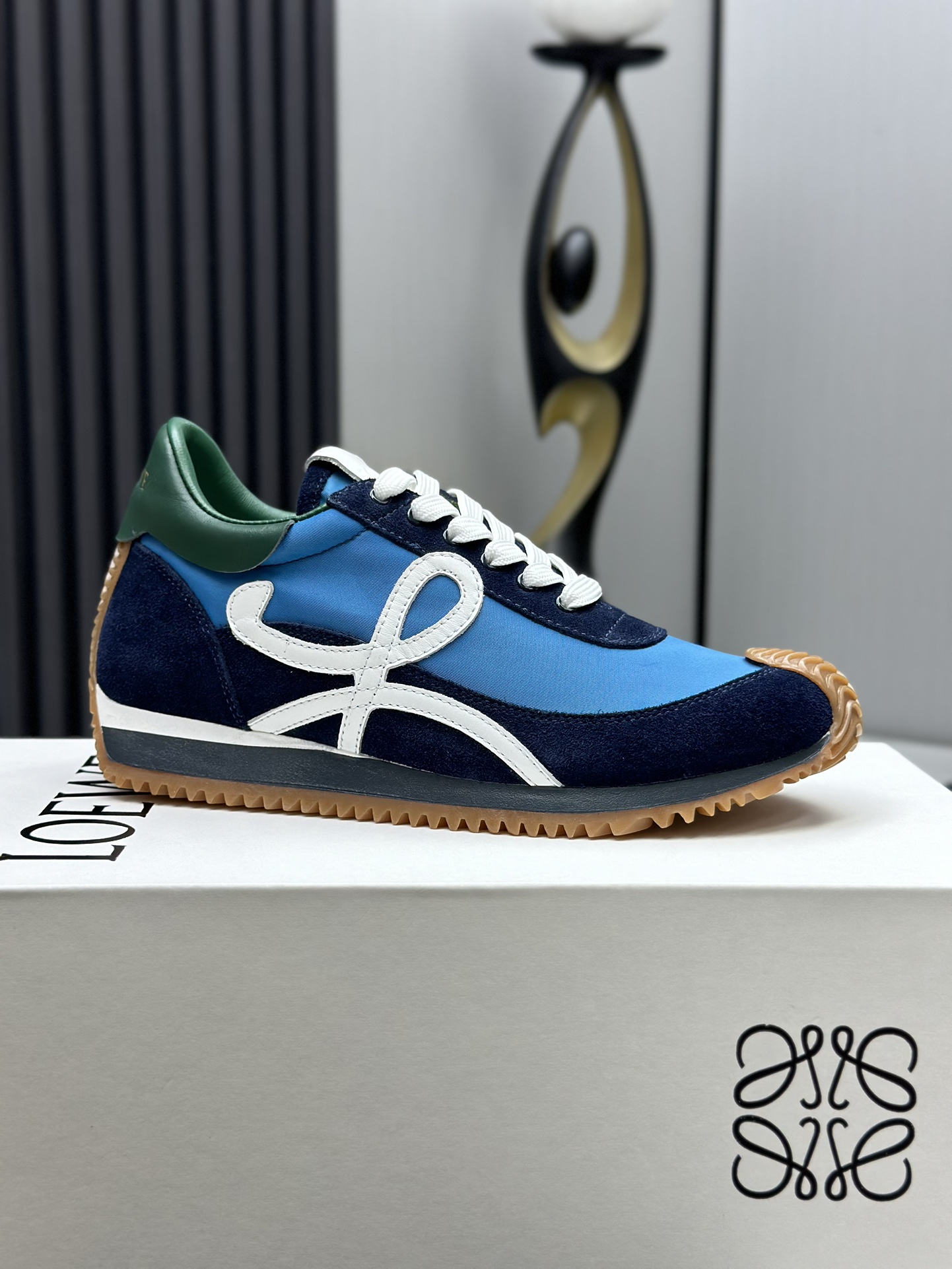 工厂直销💰280高版本👑—-—————LOEWE 罗意威早春新款内增高德训鞋！上脚超级轻便、舒适，6cm 内增高更是小个子的福音！原版1:1顶级复刻！品质欢迎看实物对比🆚！供高端代购首选🟢鞋面精选原版进口牛皮拼接客供织布，原版进口水染羊皮内里➕牛皮垫脚，按原版开模耐磨防滑大底，码数35-45🔺配置原版包