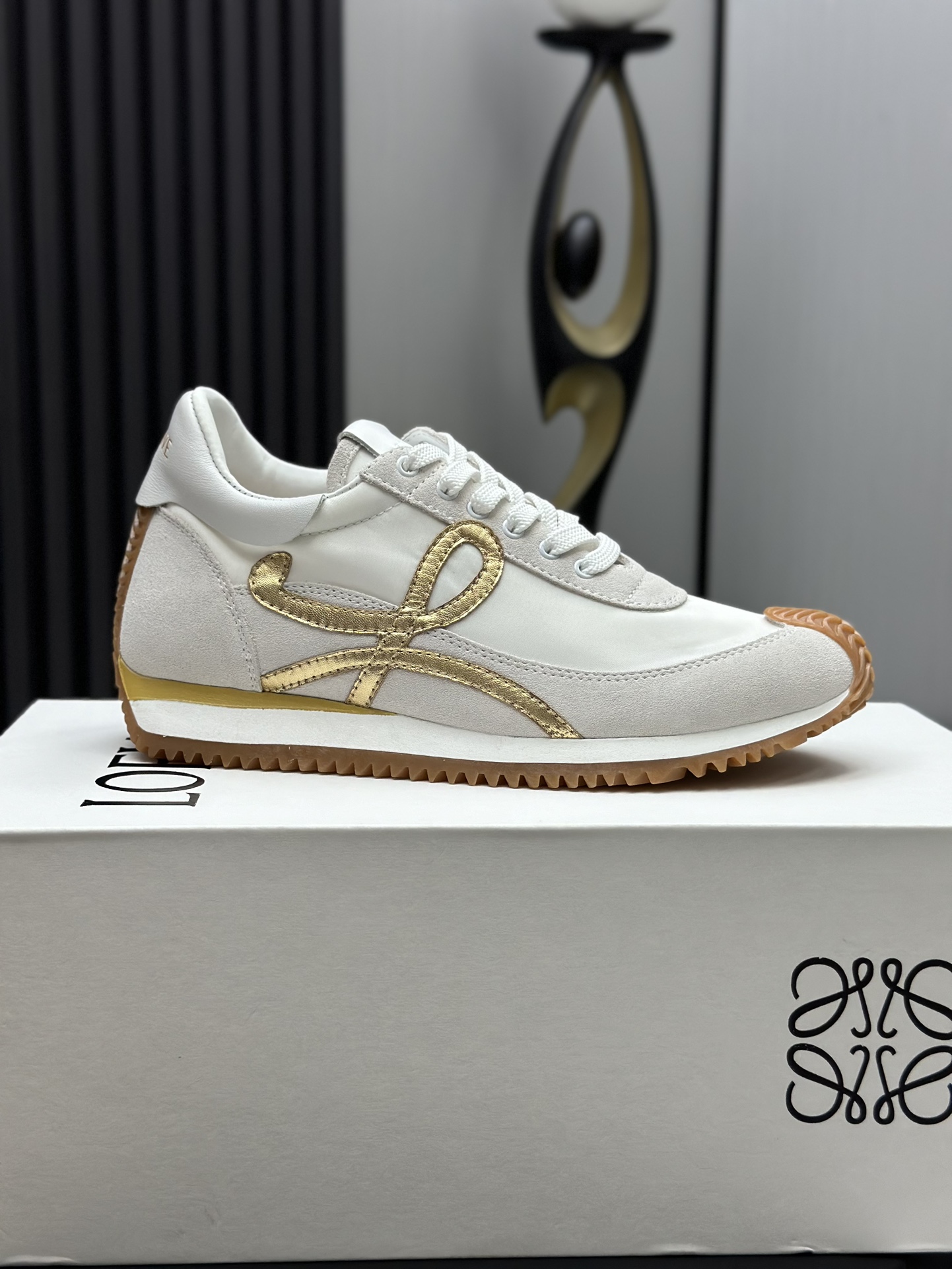 工厂直销💰280高版本👑—-—————LOEWE 罗意威早春新款内增高德训鞋！上脚超级轻便、舒适，6cm 内增高更是小个子的福音！原版1:1顶级复刻！品质欢迎看实物对比🆚！供高端代购首选🟢鞋面精选原版进口牛皮拼接客供织布，原版进口水染羊皮内里➕牛皮垫脚，按原版开模耐磨防滑大底，码数35-45🔺配置原版包