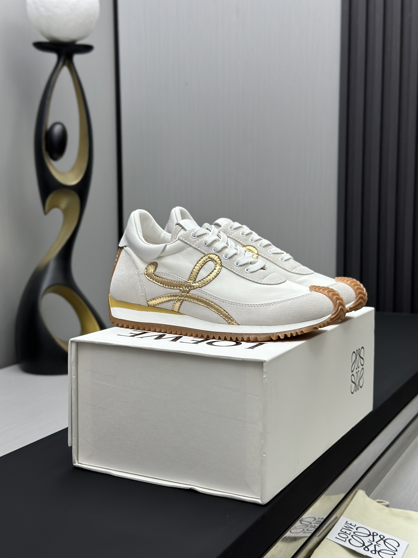 工厂直销💰280高版本👑—-—————LOEWE 罗意威早春新款内增高德训鞋！上脚超级轻便、舒适，6cm 内增高更是小个子的福音！原版1:1顶级复刻！品质欢迎看实物对比🆚！供高端代购首选🟢鞋面精选原版进口牛皮拼接客供织布，原版进口水染羊皮内里➕牛皮垫脚，按原版开模耐磨防滑大底，码数35-45🔺配置原版包