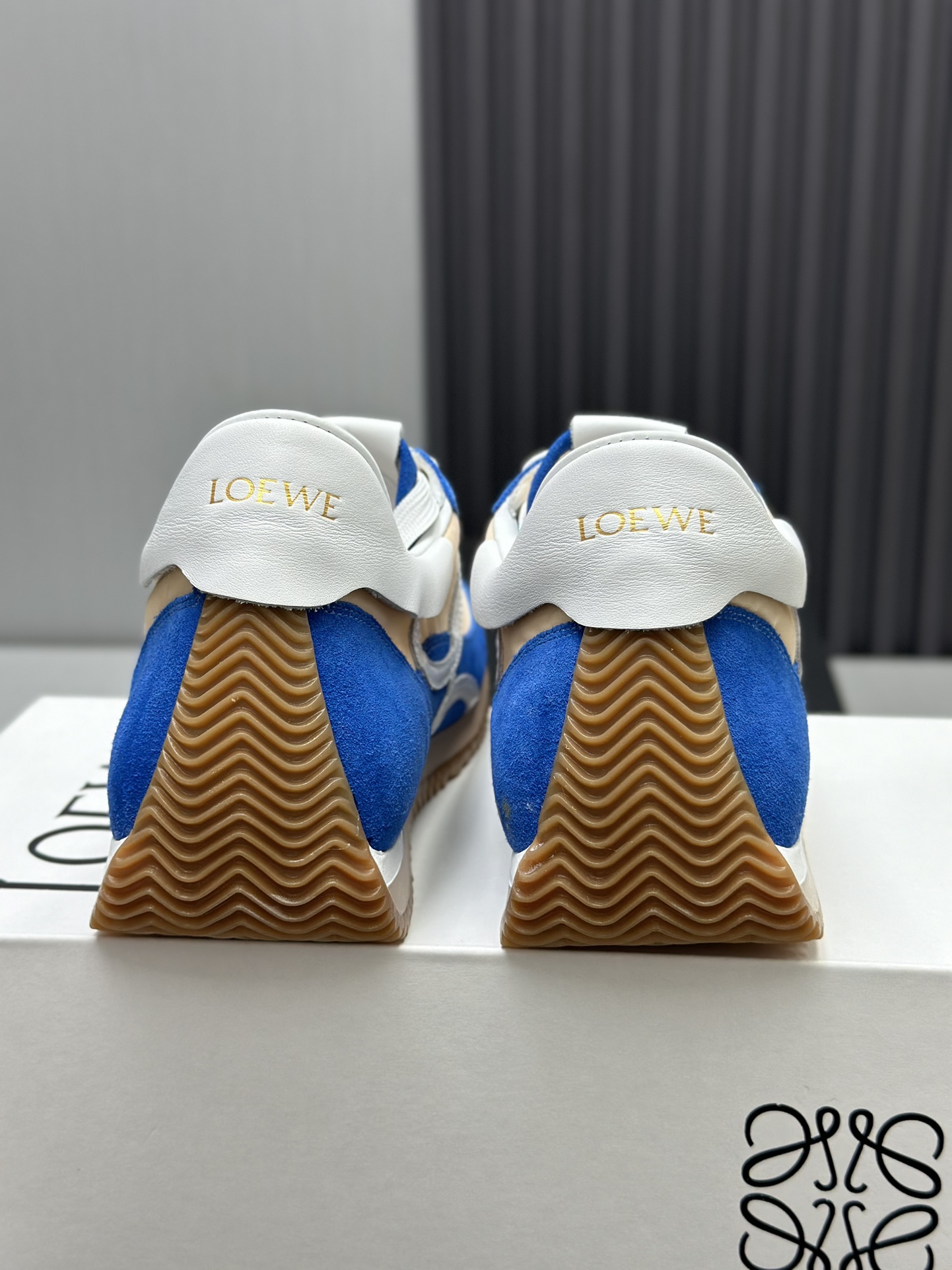 工厂直销💰280高版本👑—-—————LOEWE 罗意威早春新款内增高德训鞋！上脚超级轻便、舒适，6cm 内增高更是小个子的福音！原版1:1顶级复刻！品质欢迎看实物对比🆚！供高端代购首选🟢鞋面精选原版进口牛皮拼接客供织布，原版进口水染羊皮内里➕牛皮垫脚，按原版开模耐磨防滑大底，码数35-45🔺配置原版包