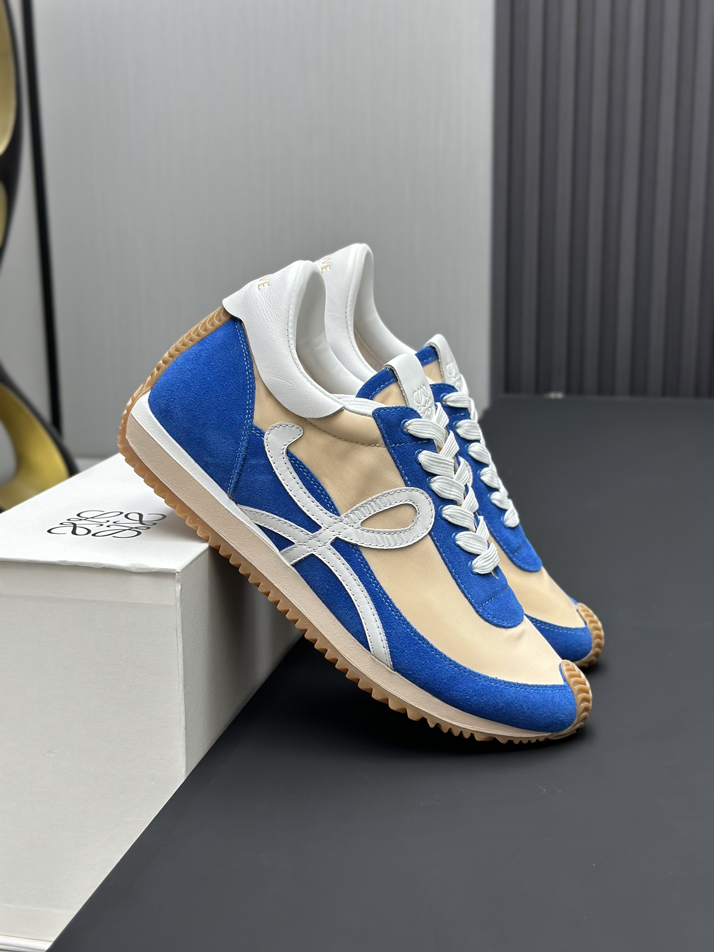 工厂直销💰280高版本👑—-—————LOEWE 罗意威早春新款内增高德训鞋！上脚超级轻便、舒适，6cm 内增高更是小个子的福音！原版1:1顶级复刻！品质欢迎看实物对比🆚！供高端代购首选🟢鞋面精选原版进口牛皮拼接客供织布，原版进口水染羊皮内里➕牛皮垫脚，按原版开模耐磨防滑大底，码数35-45🔺配置原版包