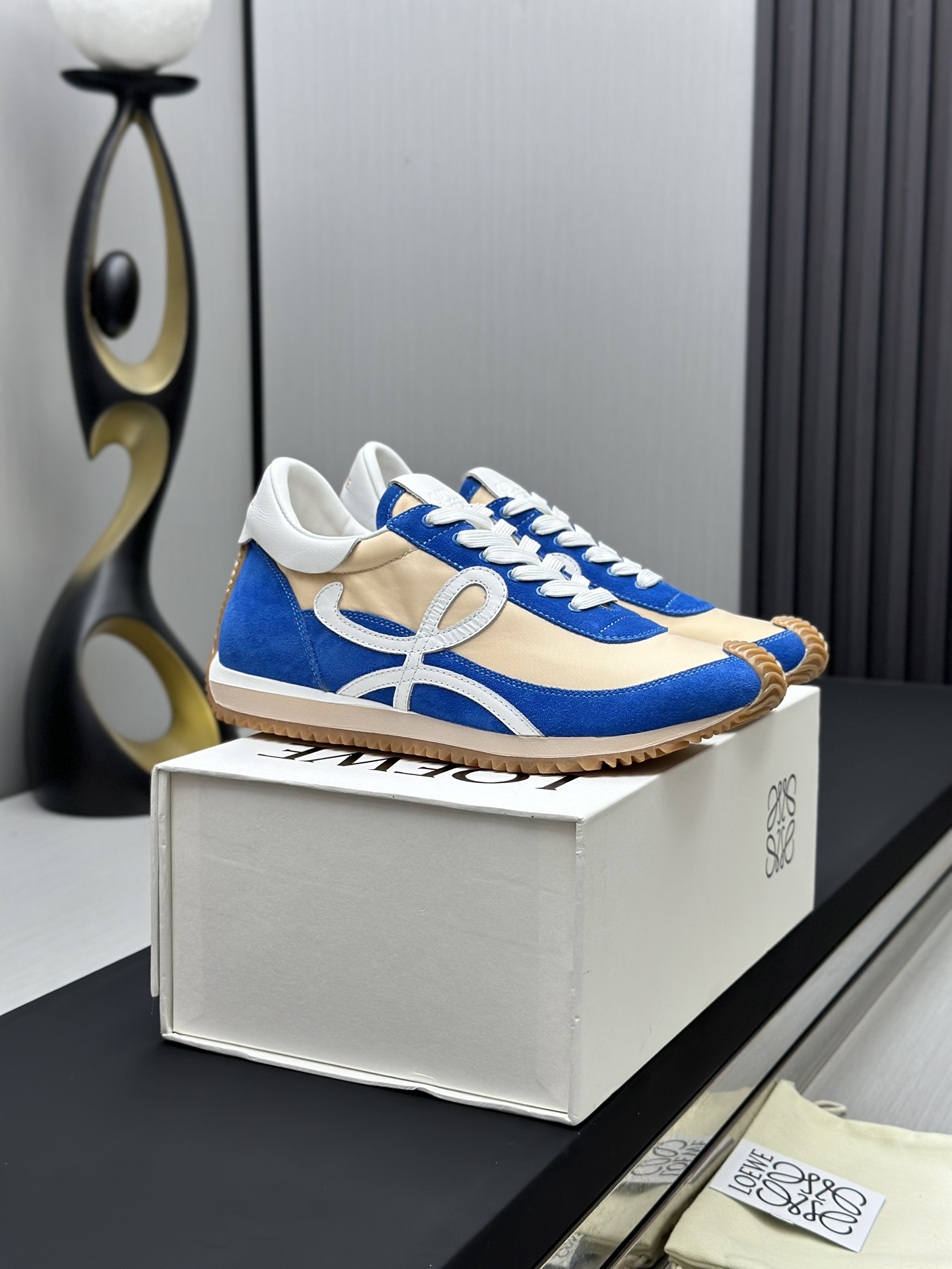 工厂直销💰280高版本👑—-—————LOEWE 罗意威早春新款内增高德训鞋！上脚超级轻便、舒适，6cm 内增高更是小个子的福音！原版1:1顶级复刻！品质欢迎看实物对比🆚！供高端代购首选🟢鞋面精选原版进口牛皮拼接客供织布，原版进口水染羊皮内里➕牛皮垫脚，按原版开模耐磨防滑大底，码数35-45🔺配置原版包