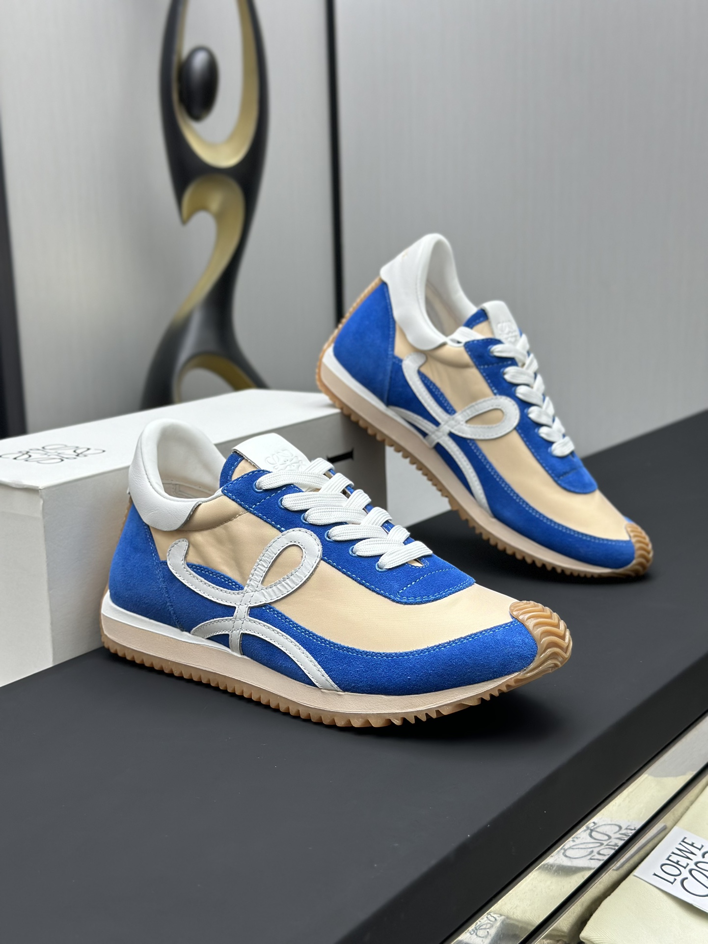 工厂直销💰280高版本👑—-—————LOEWE 罗意威早春新款内增高德训鞋！上脚超级轻便、舒适，6cm 内增高更是小个子的福音！原版1:1顶级复刻！品质欢迎看实物对比🆚！供高端代购首选🟢鞋面精选原版进口牛皮拼接客供织布，原版进口水染羊皮内里➕牛皮垫脚，按原版开模耐磨防滑大底，码数35-45🔺配置原版包