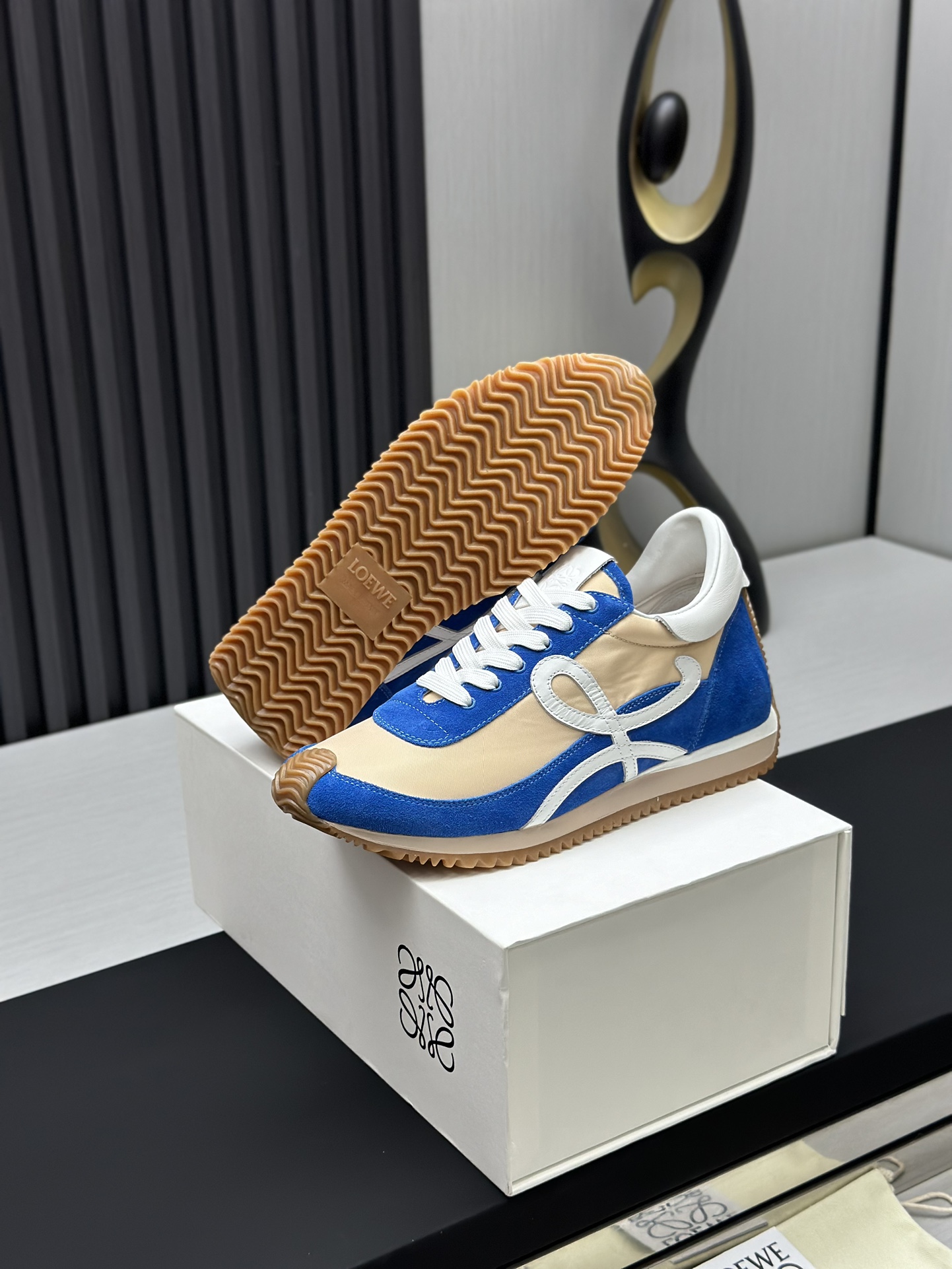 工厂直销💰280高版本👑—-—————LOEWE 罗意威早春新款内增高德训鞋！上脚超级轻便、舒适，6cm 内增高更是小个子的福音！原版1:1顶级复刻！品质欢迎看实物对比🆚！供高端代购首选🟢鞋面精选原版进口牛皮拼接客供织布，原版进口水染羊皮内里➕牛皮垫脚，按原版开模耐磨防滑大底，码数35-45🔺配置原版包
