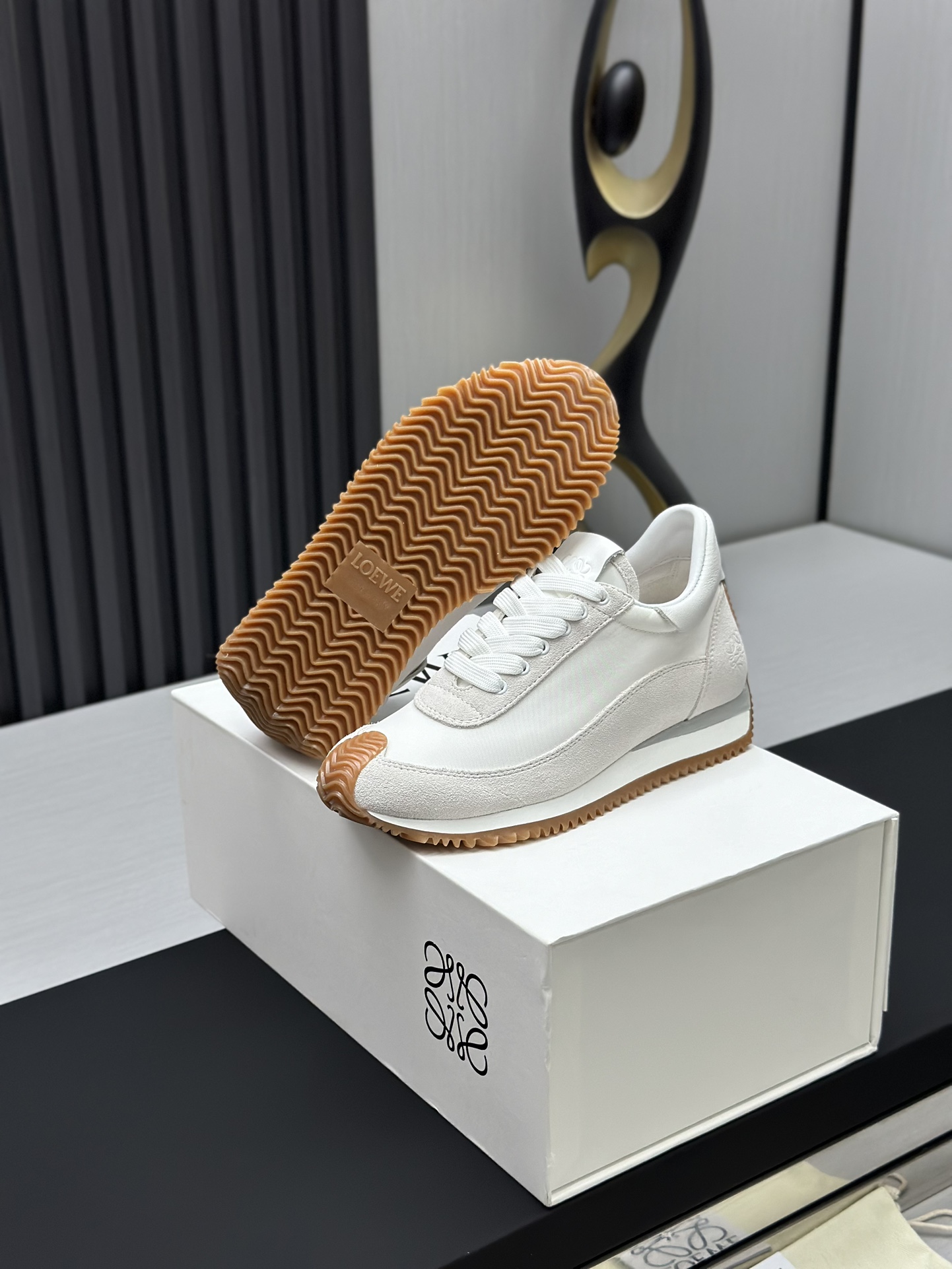 工厂直销💰280高版本👑—-—————LOEWE 罗意威早春新款内增高德训鞋！上脚超级轻便、舒适，6cm 内增高更是小个子的福音！原版1:1顶级复刻！品质欢迎看实物对比🆚！供高端代购首选🟢鞋面精选原版进口牛皮拼接客供织布，原版进口水染羊皮内里➕牛皮垫脚，按原版开模耐磨防滑大底，码数35-45🔺配置原版包