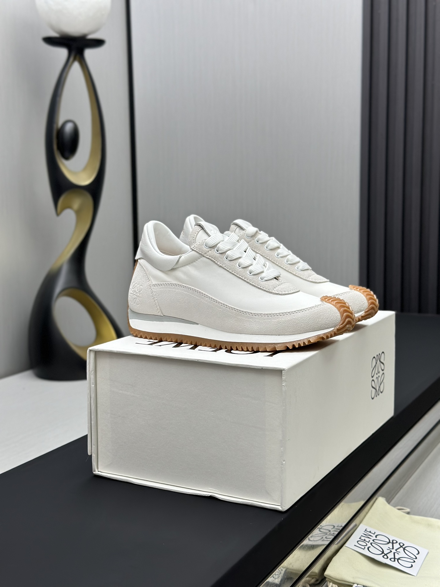 工厂直销💰280高版本👑—-—————LOEWE 罗意威早春新款内增高德训鞋！上脚超级轻便、舒适，6cm 内增高更是小个子的福音！原版1:1顶级复刻！品质欢迎看实物对比🆚！供高端代购首选🟢鞋面精选原版进口牛皮拼接客供织布，原版进口水染羊皮内里➕牛皮垫脚，按原版开模耐磨防滑大底，码数35-45🔺配置原版包