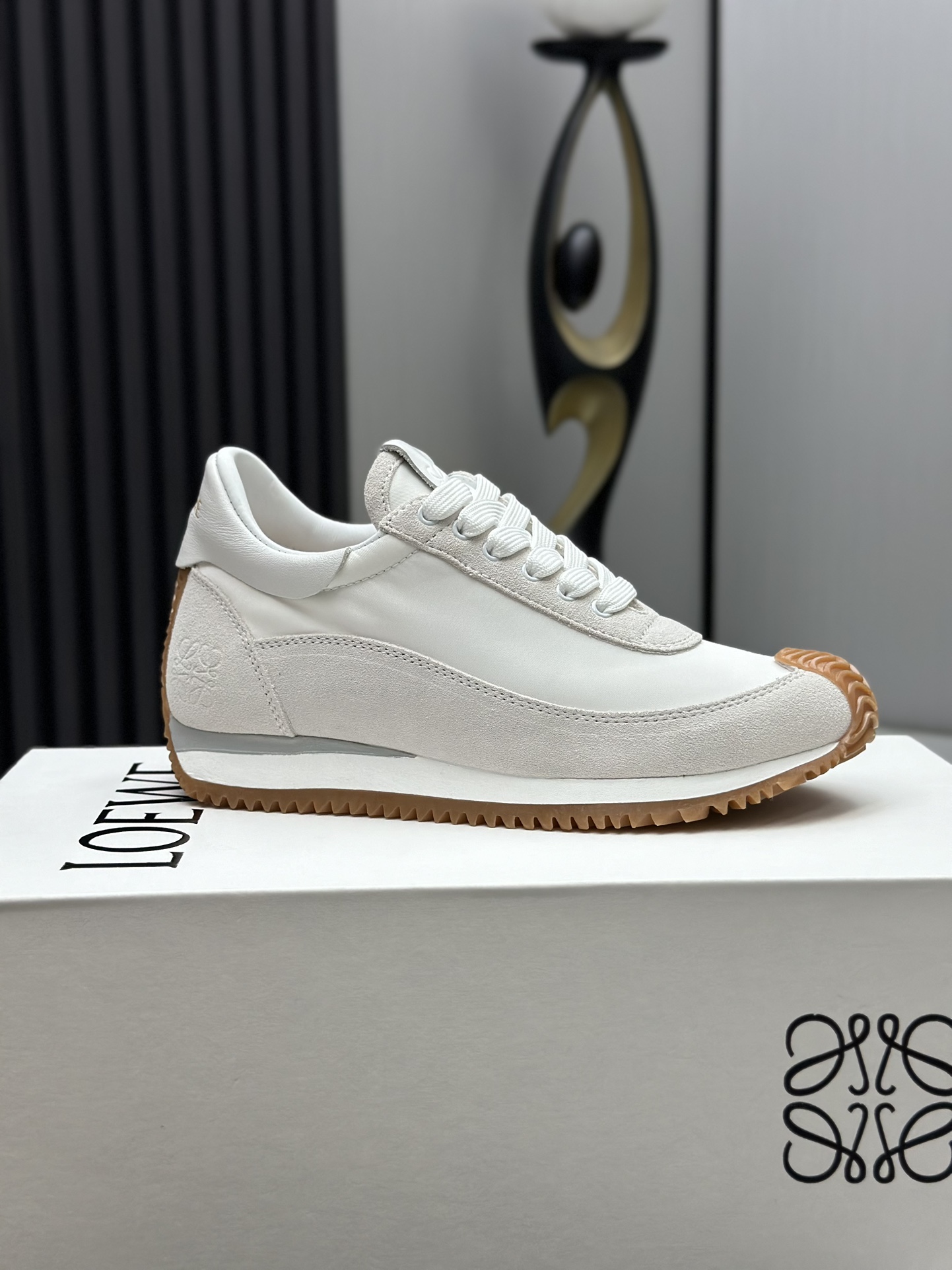 工厂直销💰280高版本👑—-—————LOEWE 罗意威早春新款内增高德训鞋！上脚超级轻便、舒适，6cm 内增高更是小个子的福音！原版1:1顶级复刻！品质欢迎看实物对比🆚！供高端代购首选🟢鞋面精选原版进口牛皮拼接客供织布，原版进口水染羊皮内里➕牛皮垫脚，按原版开模耐磨防滑大底，码数35-45🔺配置原版包