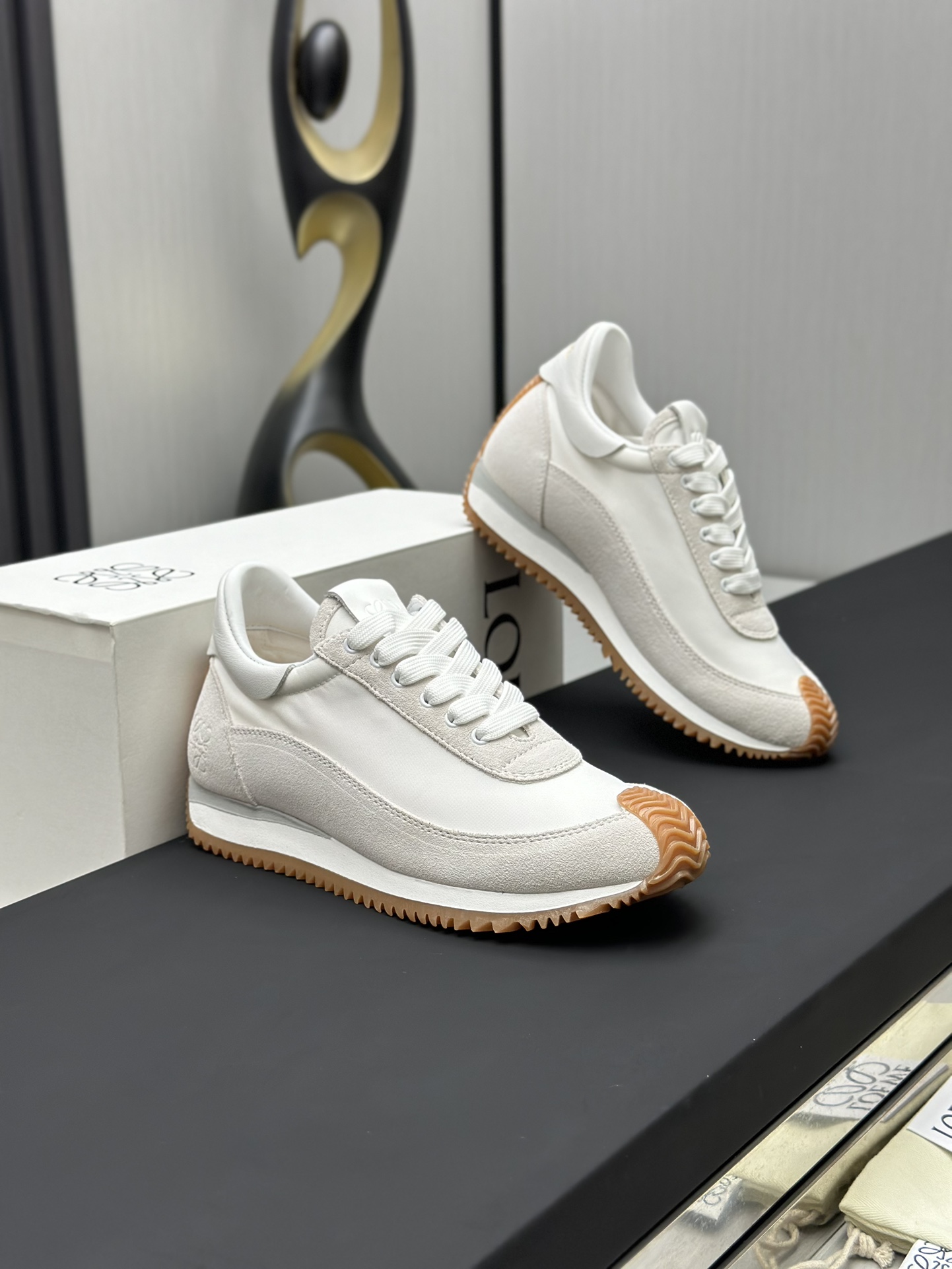 工厂直销💰280高版本👑—-—————LOEWE 罗意威早春新款内增高德训鞋！上脚超级轻便、舒适，6cm 内增高更是小个子的福音！原版1:1顶级复刻！品质欢迎看实物对比🆚！供高端代购首选🟢鞋面精选原版进口牛皮拼接客供织布，原版进口水染羊皮内里➕牛皮垫脚，按原版开模耐磨防滑大底，码数35-45🔺配置原版包